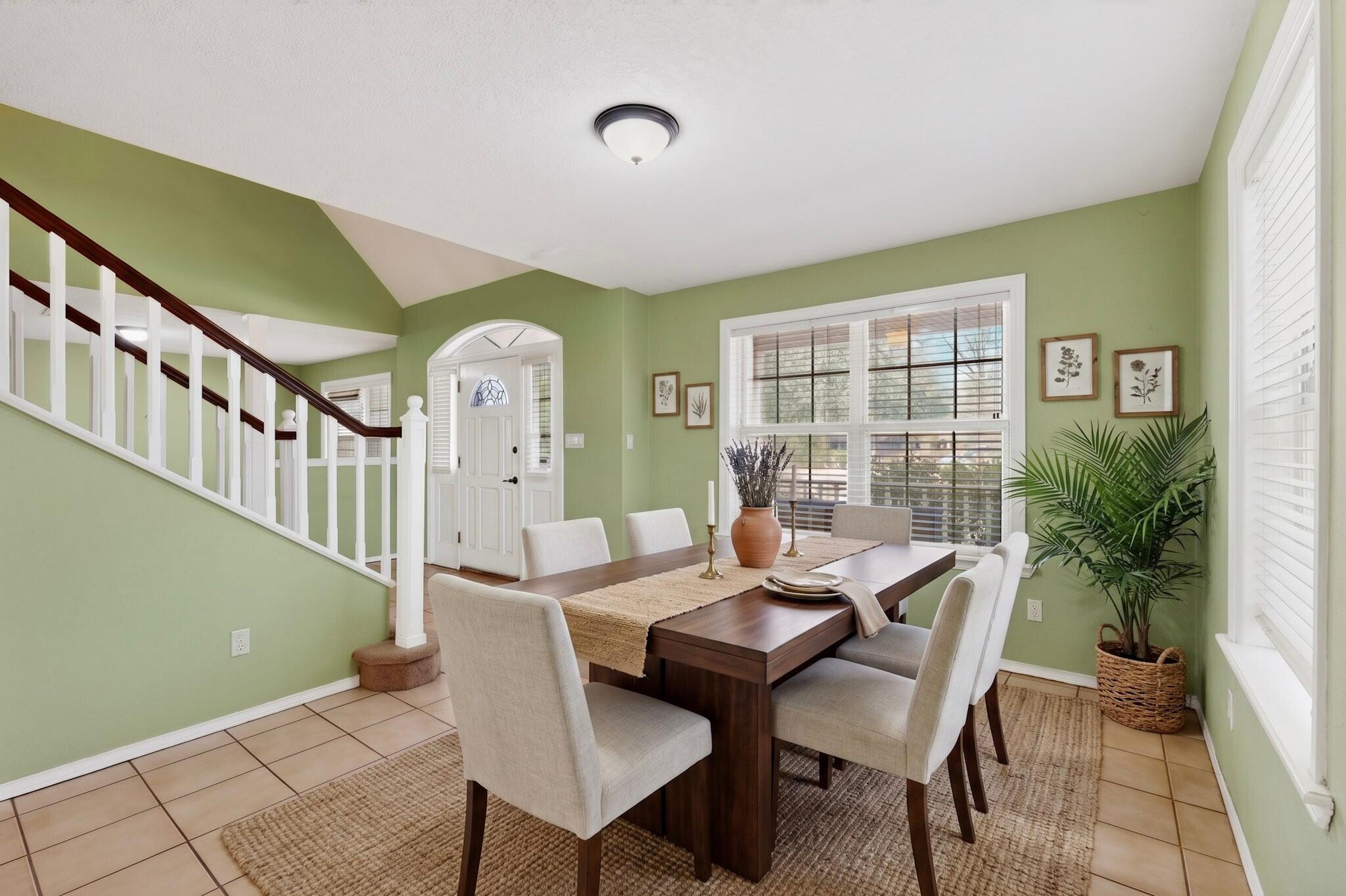 1512 Los Arboles Avenue NW