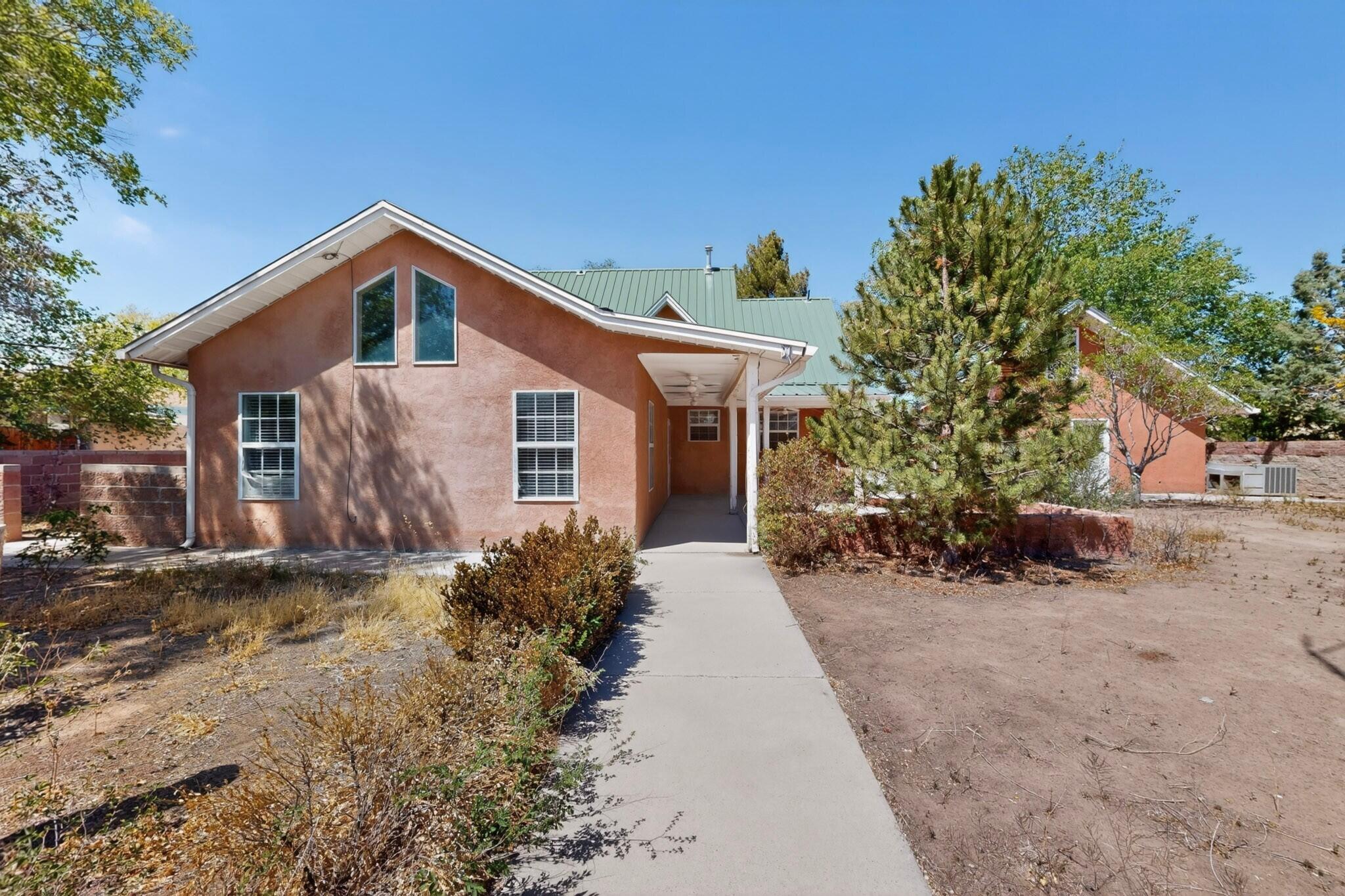 1512 Los Arboles Avenue NW