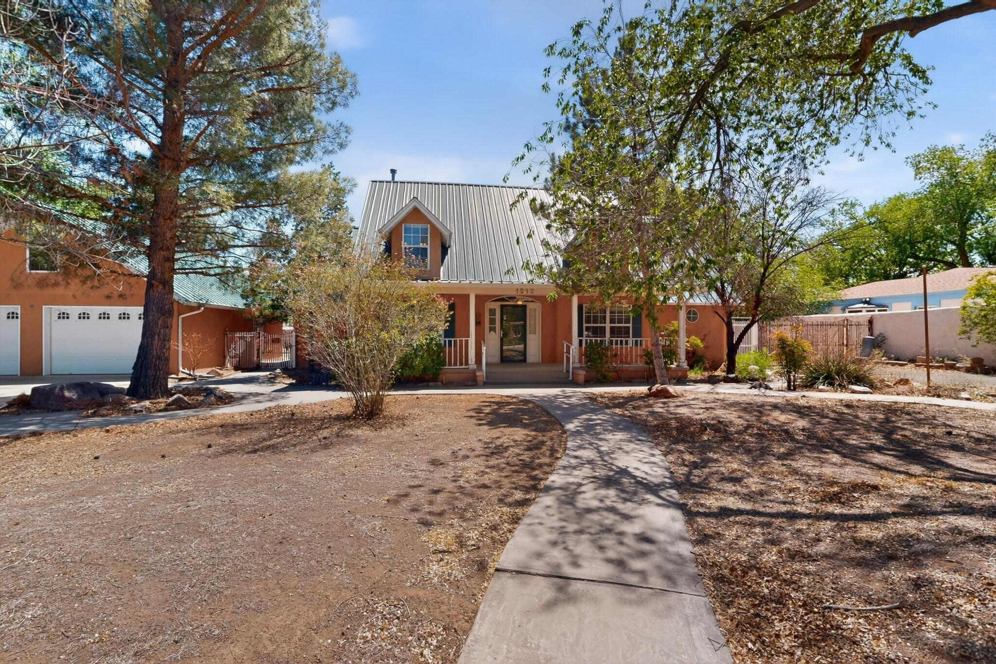1512 Los Arboles Avenue NW