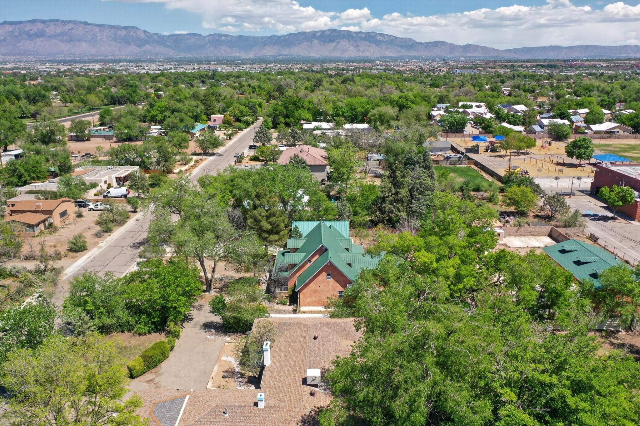 1512 Los Arboles Avenue NW