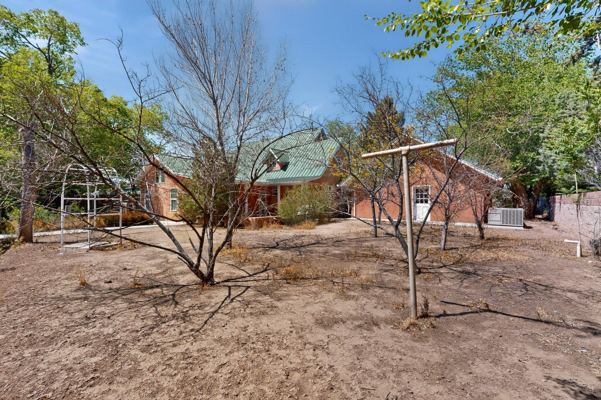 1512 Los Arboles Avenue NW