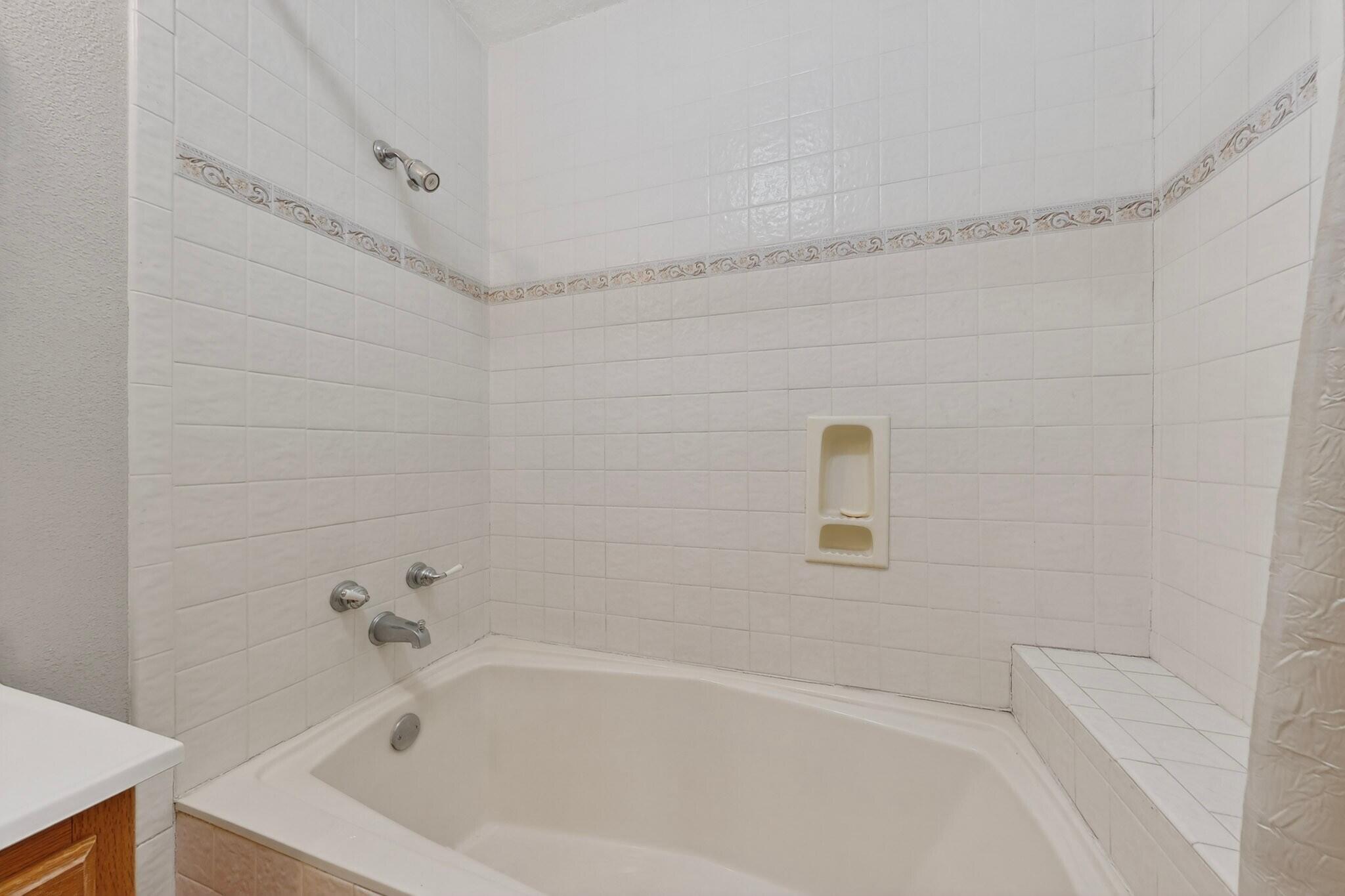 1512 Los Arboles Avenue NW