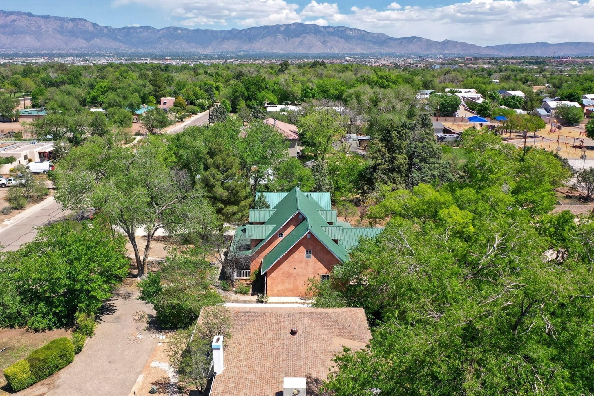 1512 Los Arboles Avenue NW