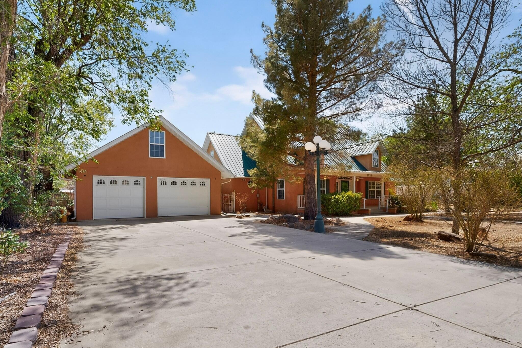 1512 Los Arboles Avenue NW