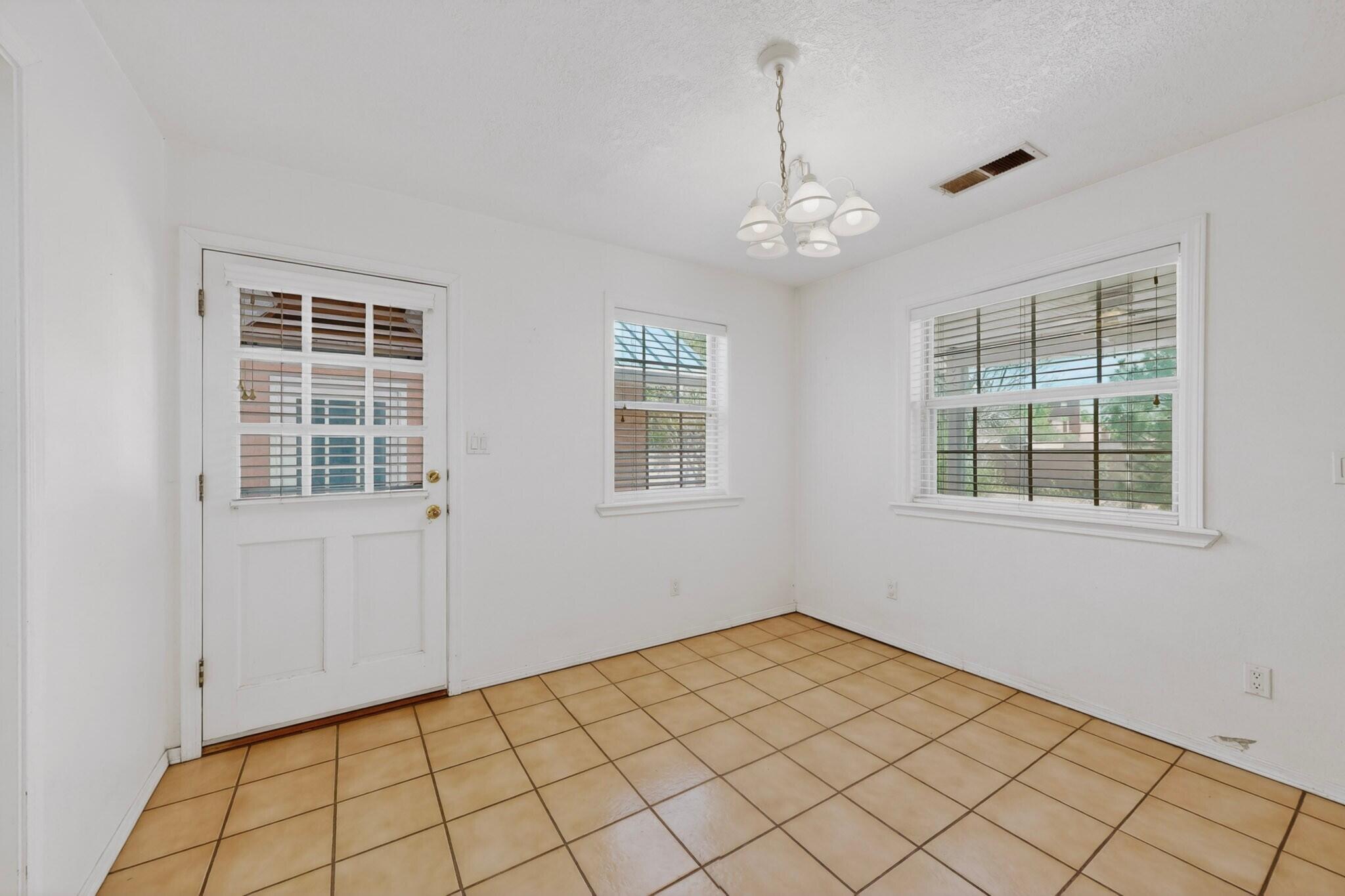 1512 Los Arboles Avenue NW