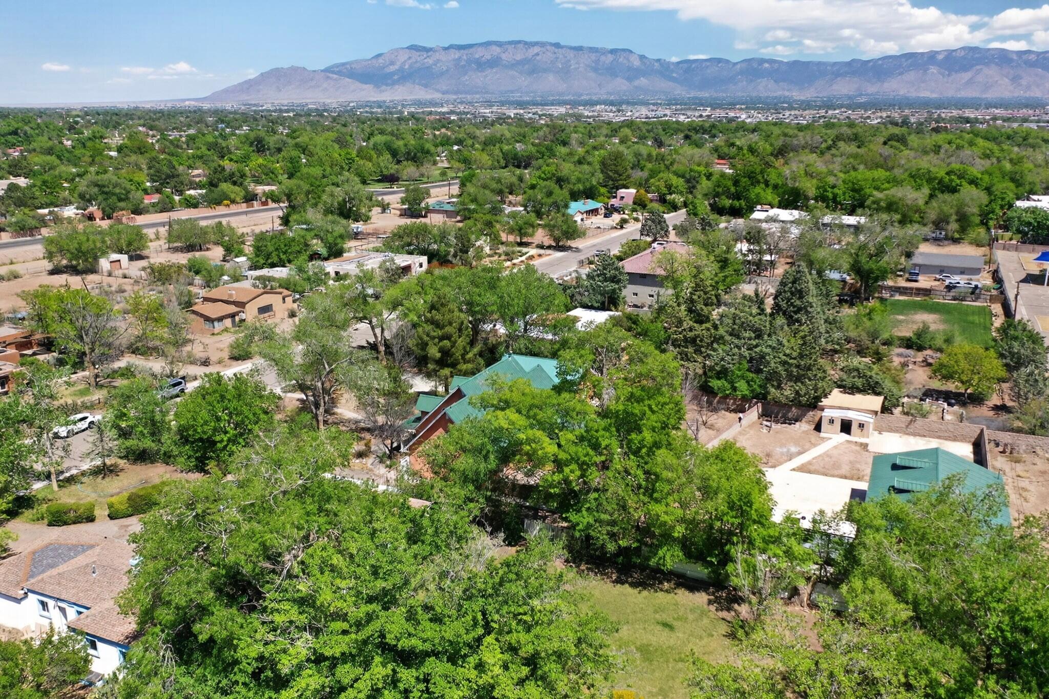 1512 Los Arboles Avenue NW