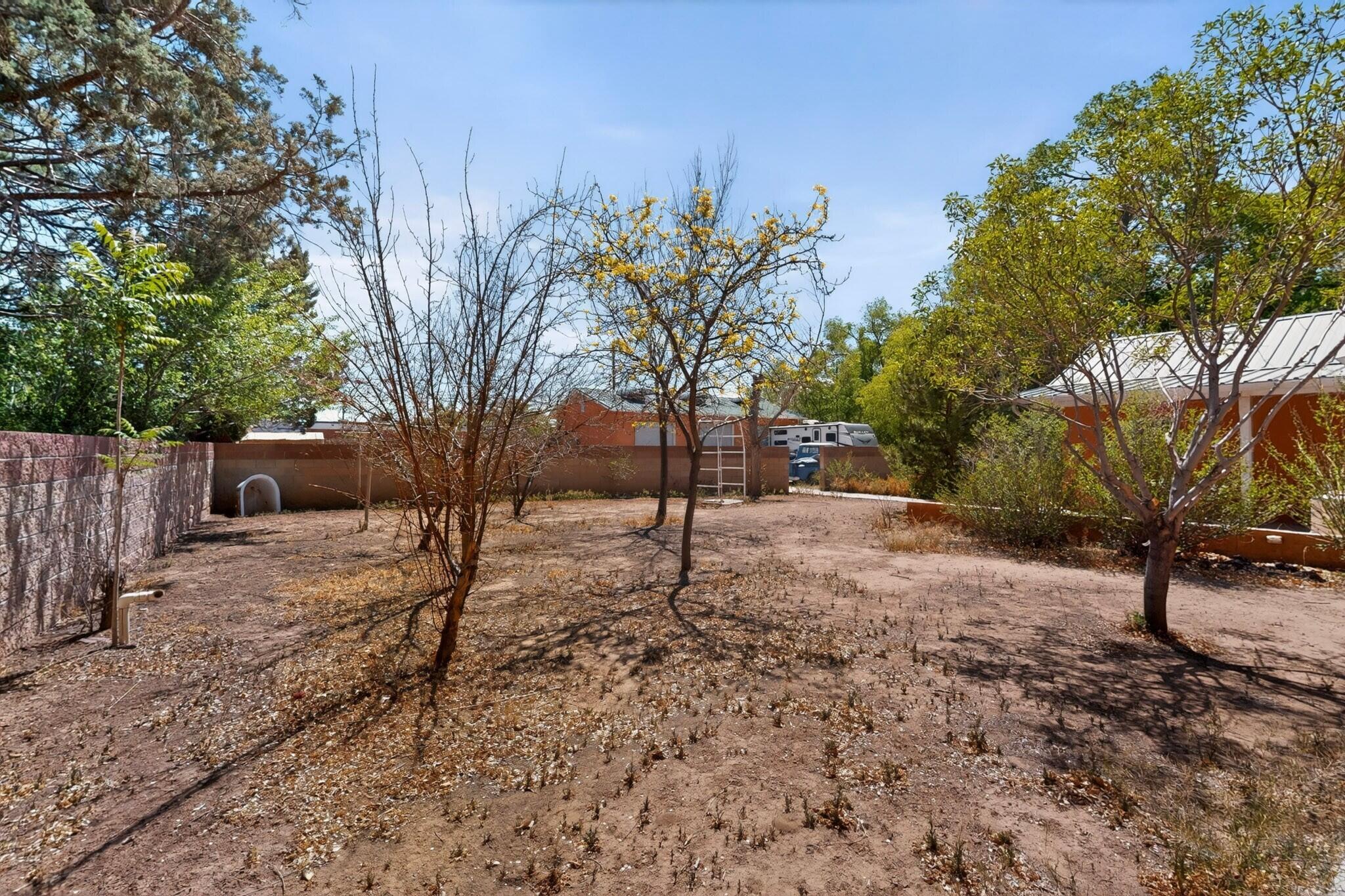 1512 Los Arboles Avenue NW