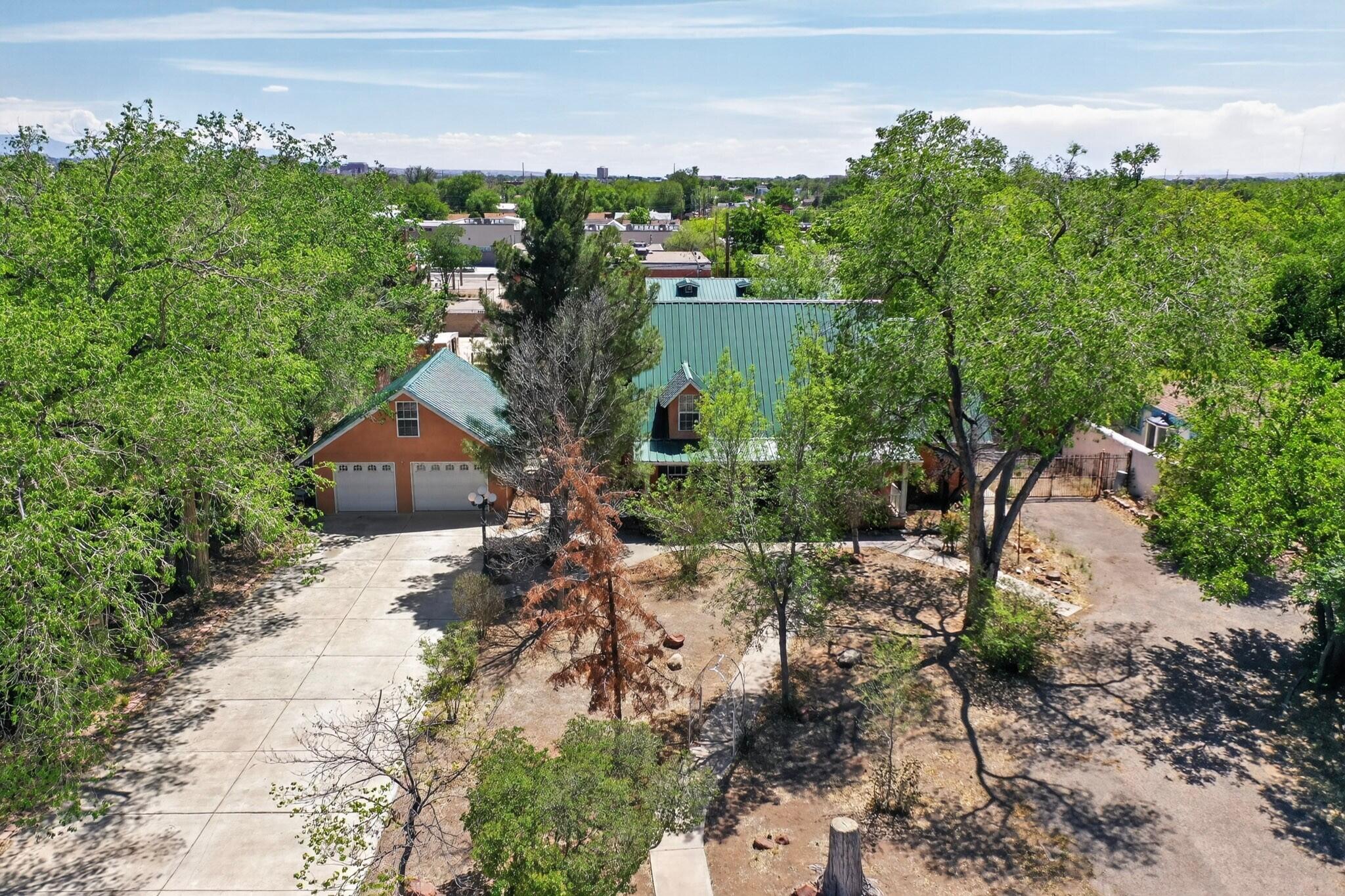 1512 Los Arboles Avenue NW