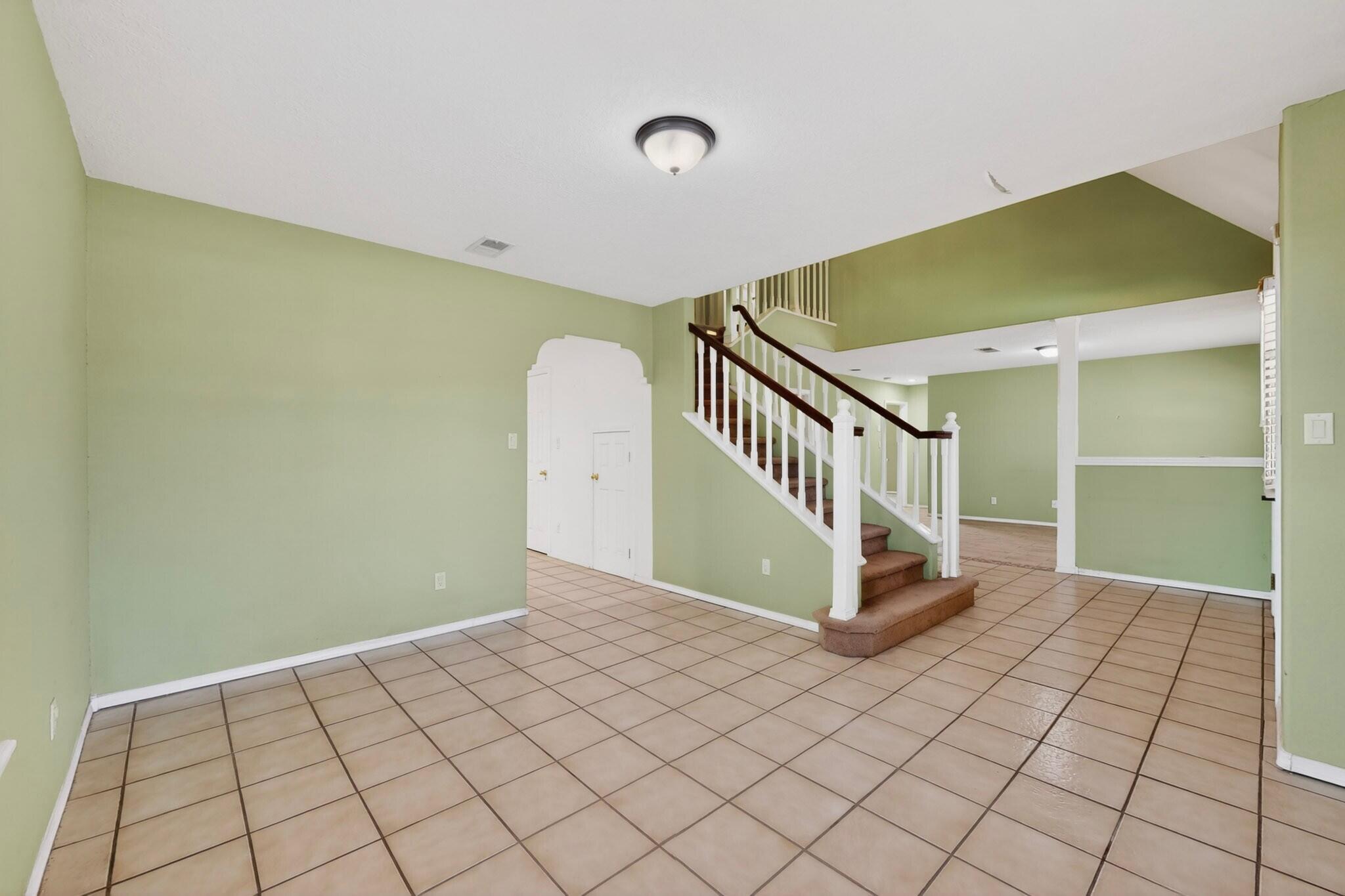 1512 Los Arboles Avenue NW