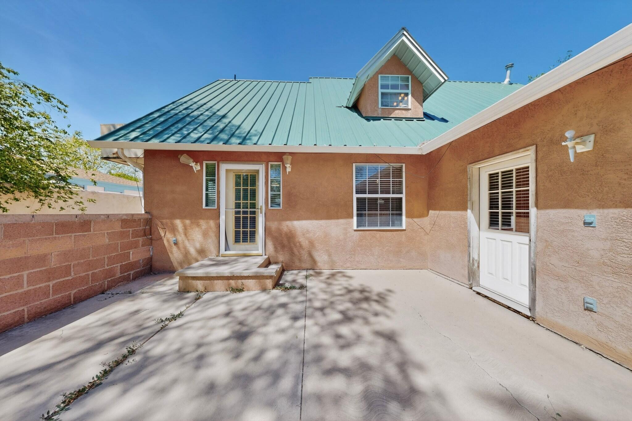 1512 Los Arboles Avenue NW