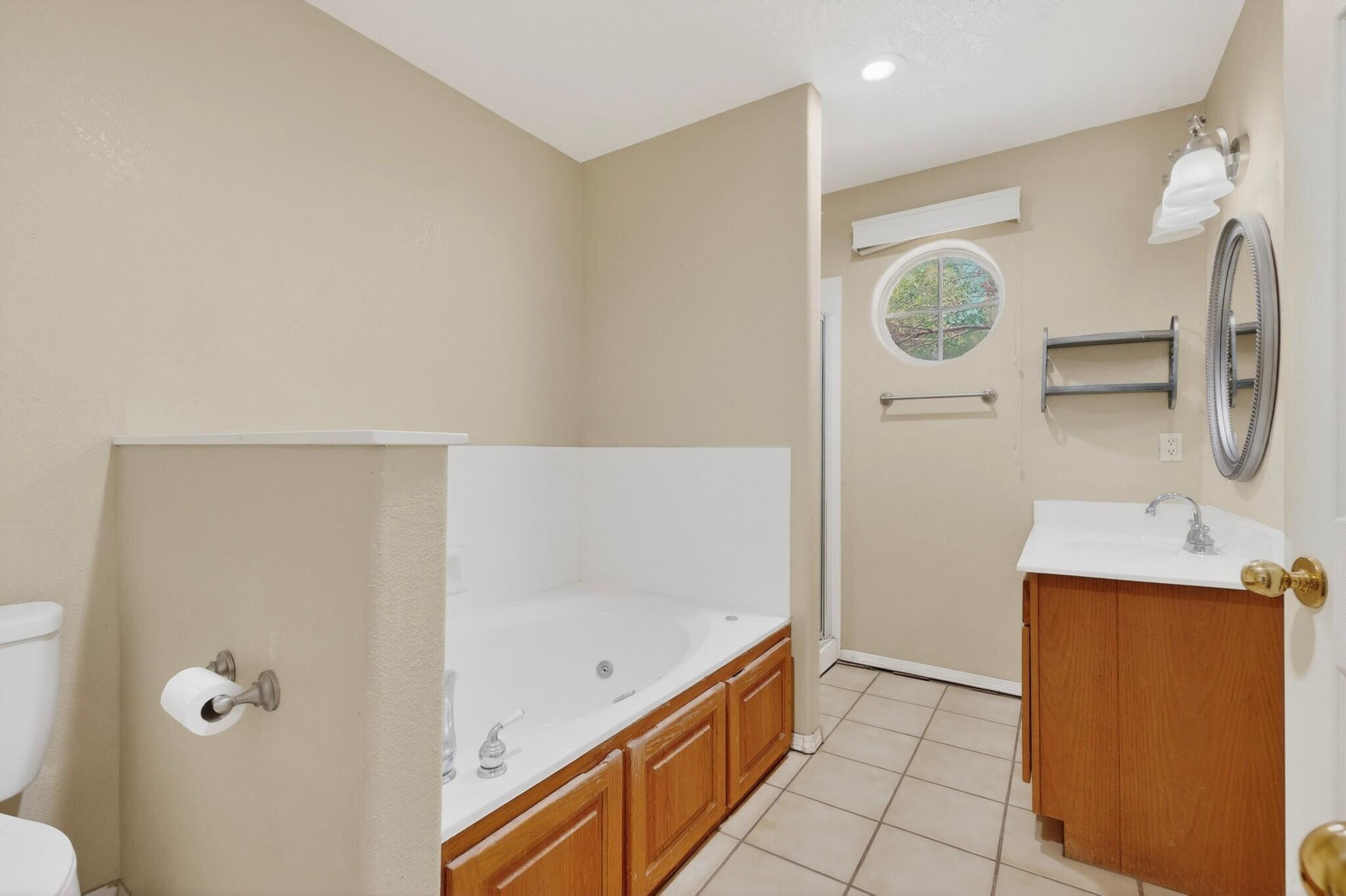 1512 Los Arboles Avenue NW