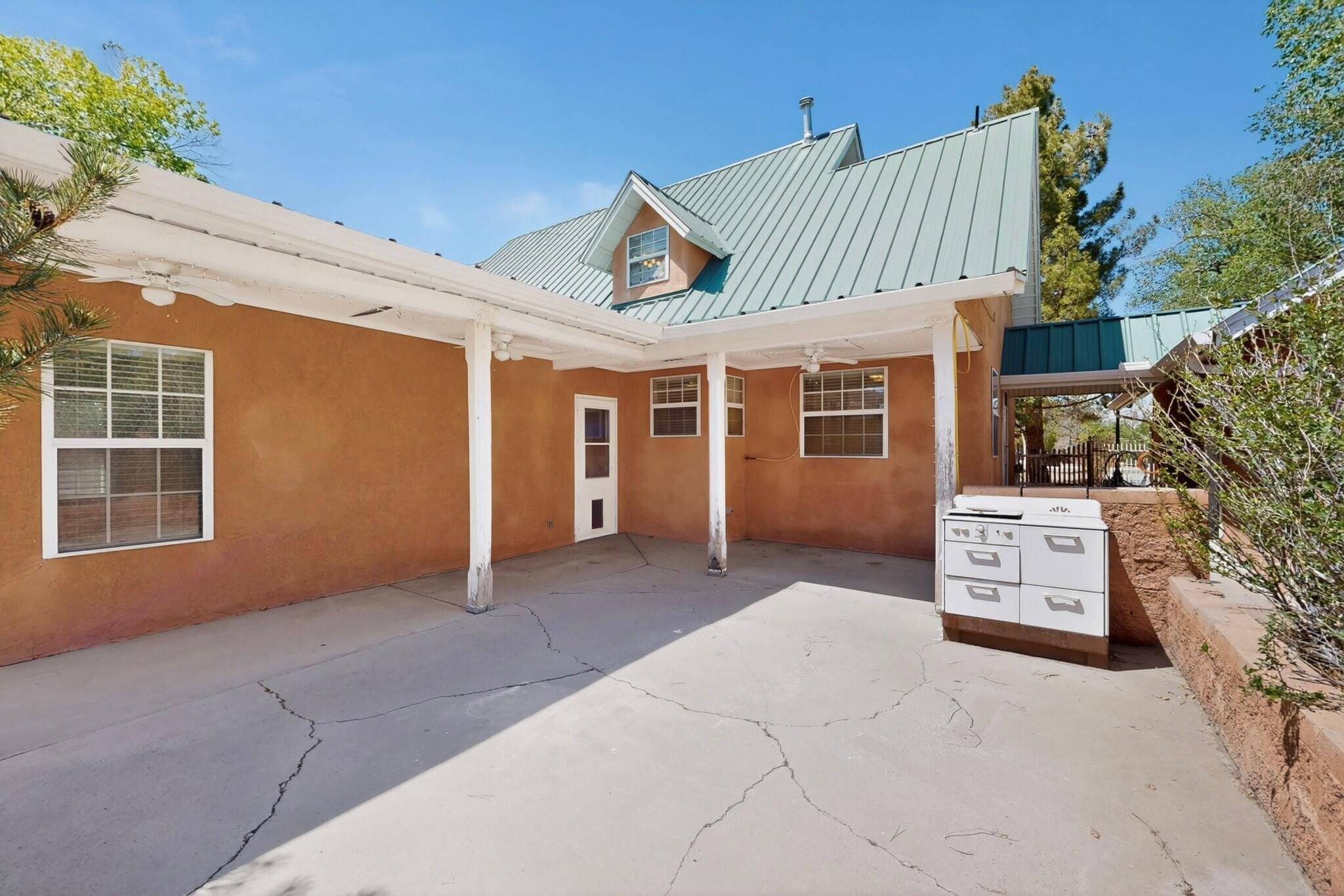 1512 Los Arboles Avenue NW