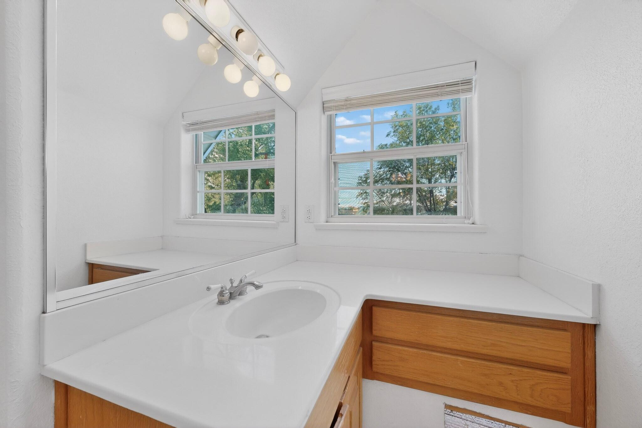 1512 Los Arboles Avenue NW