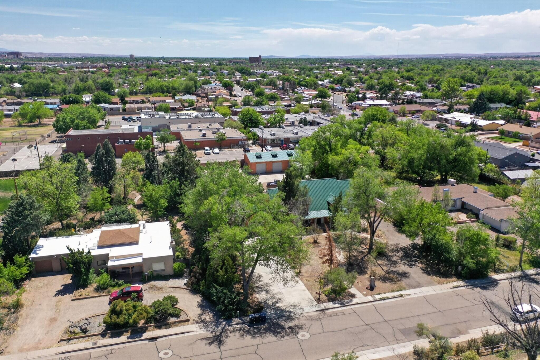 1512 Los Arboles Avenue NW