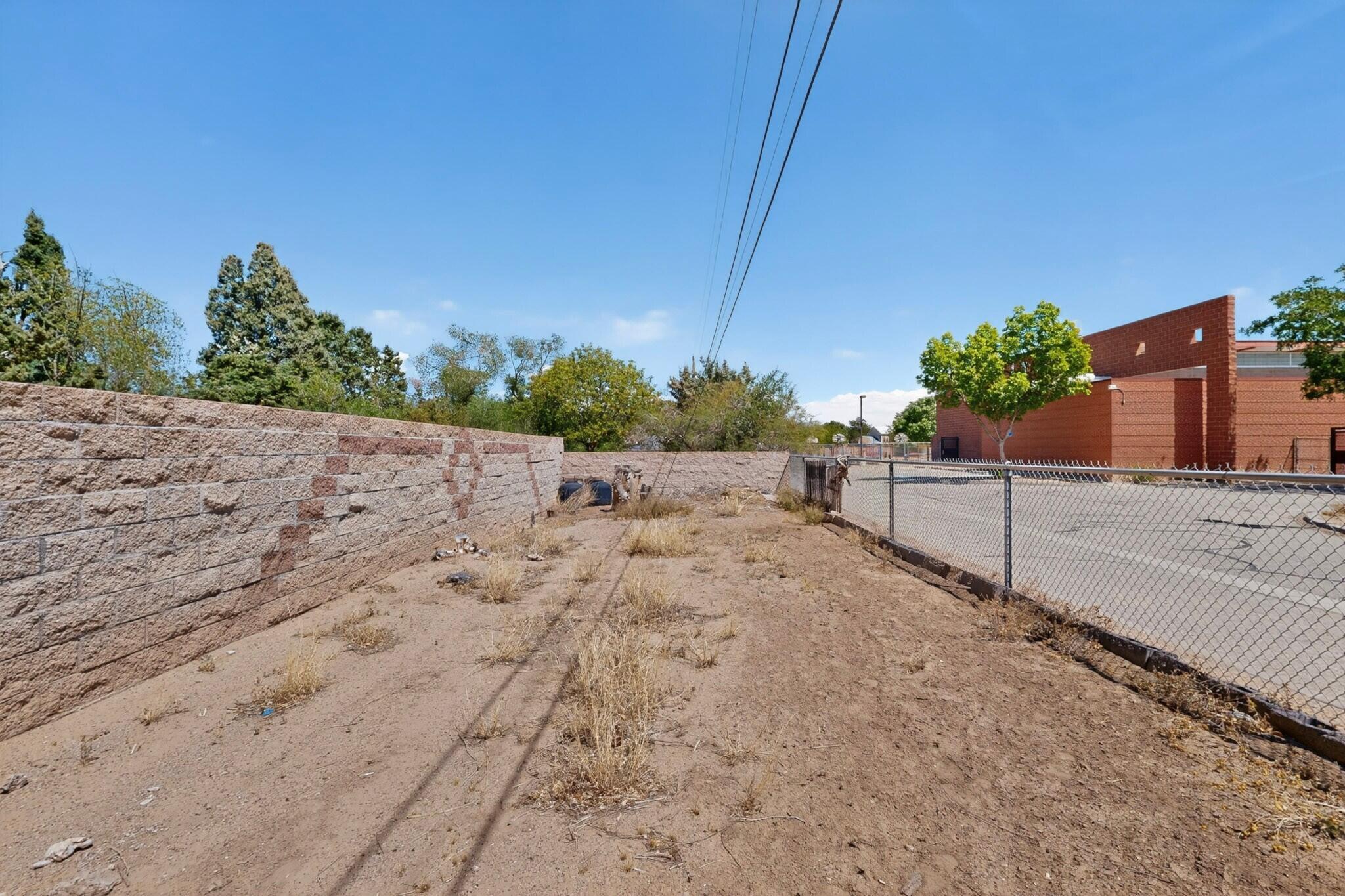 1512 Los Arboles Avenue NW