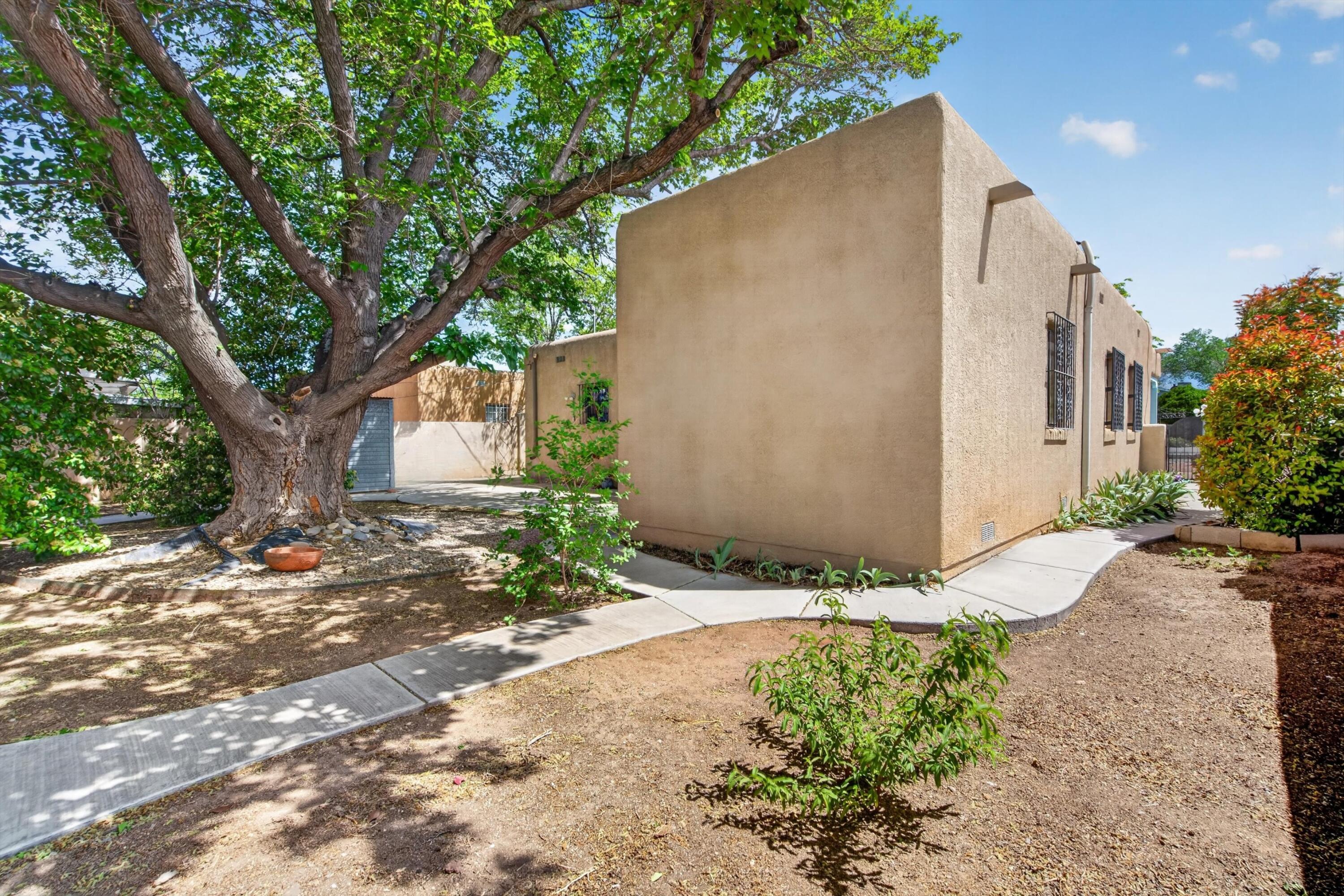 2105 Madeira Drive NE