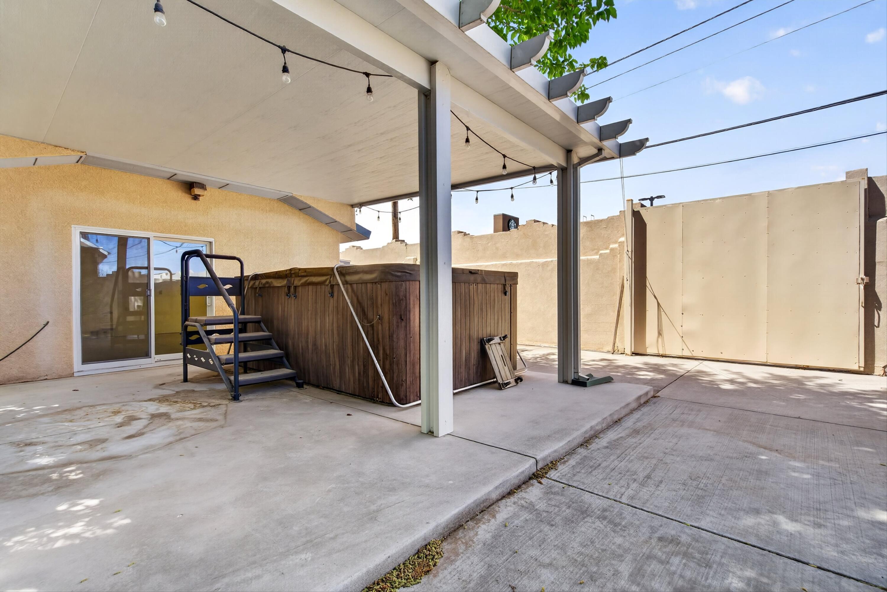 2105 Madeira Drive NE