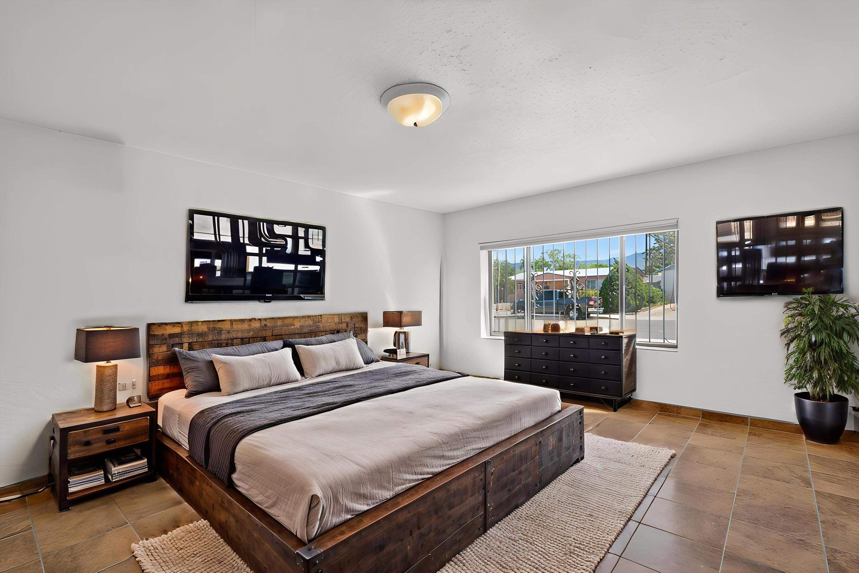 2105 Madeira Drive NE