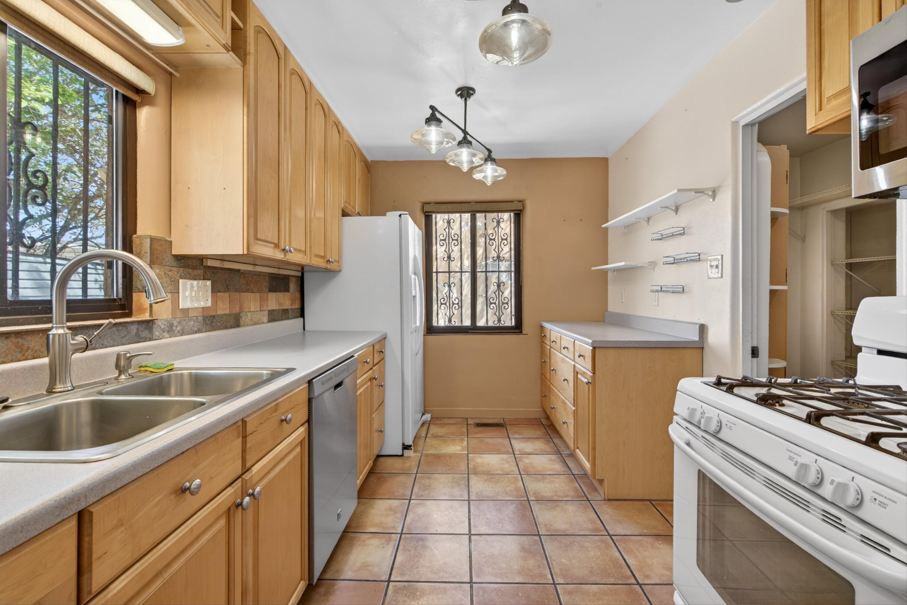 2105 Madeira Drive NE