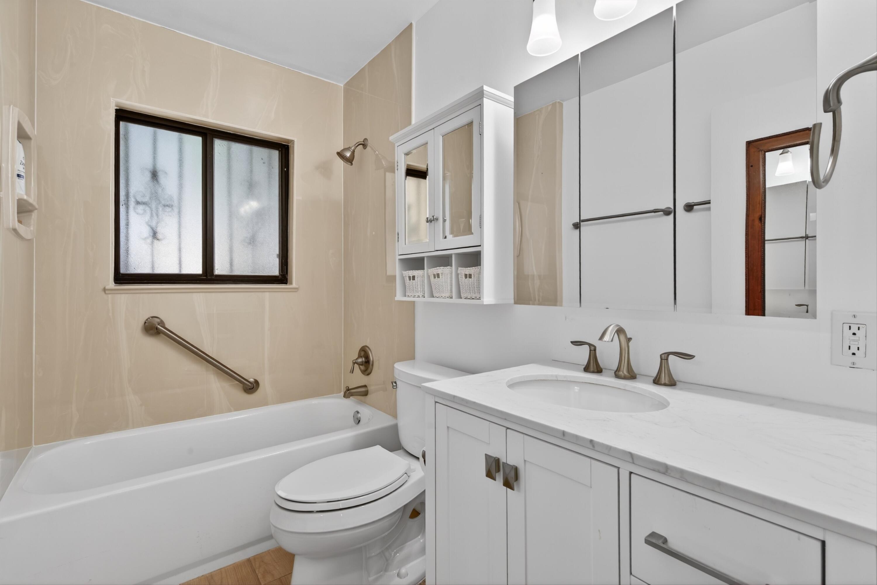 2105 Madeira Drive NE