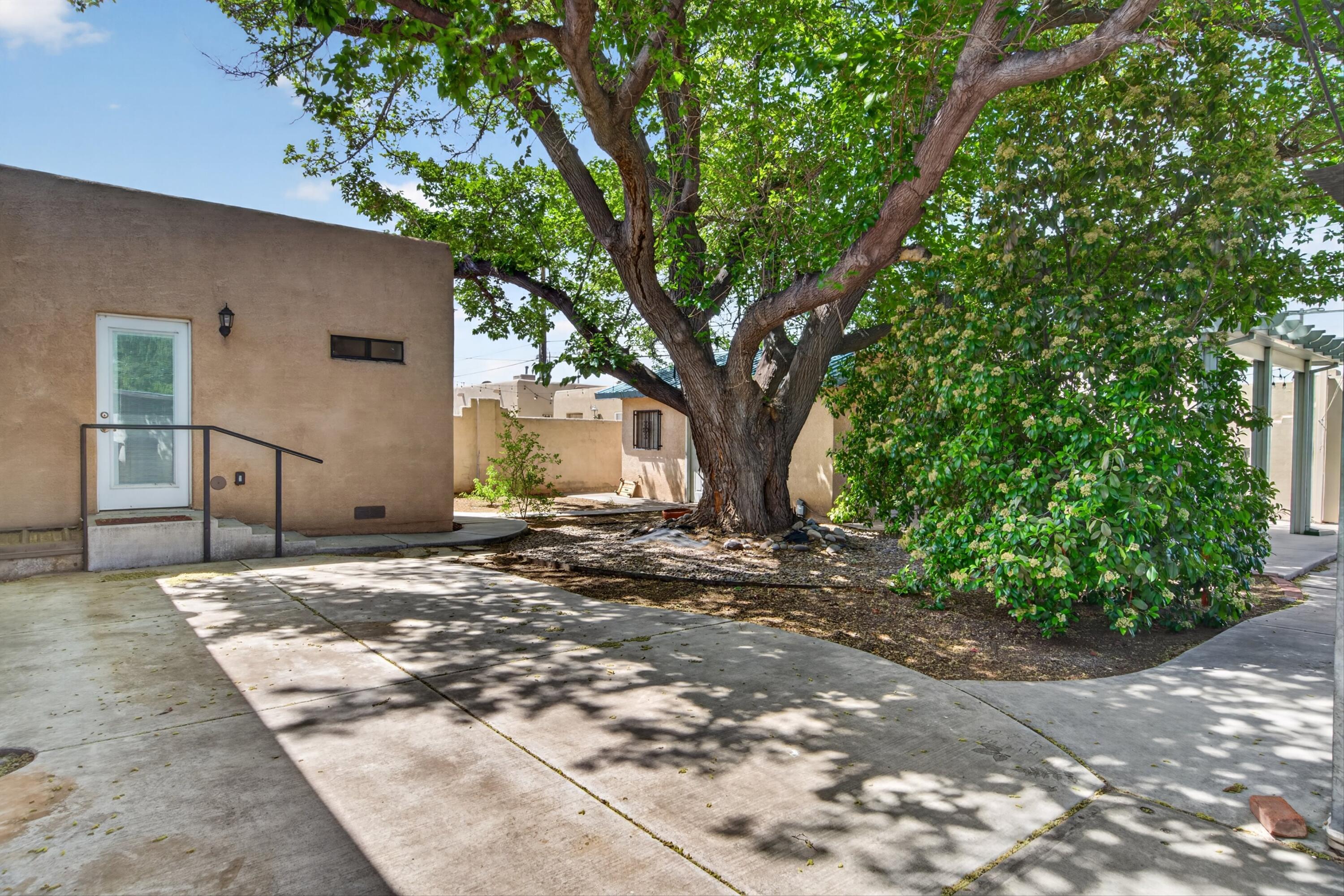 2105 Madeira Drive NE