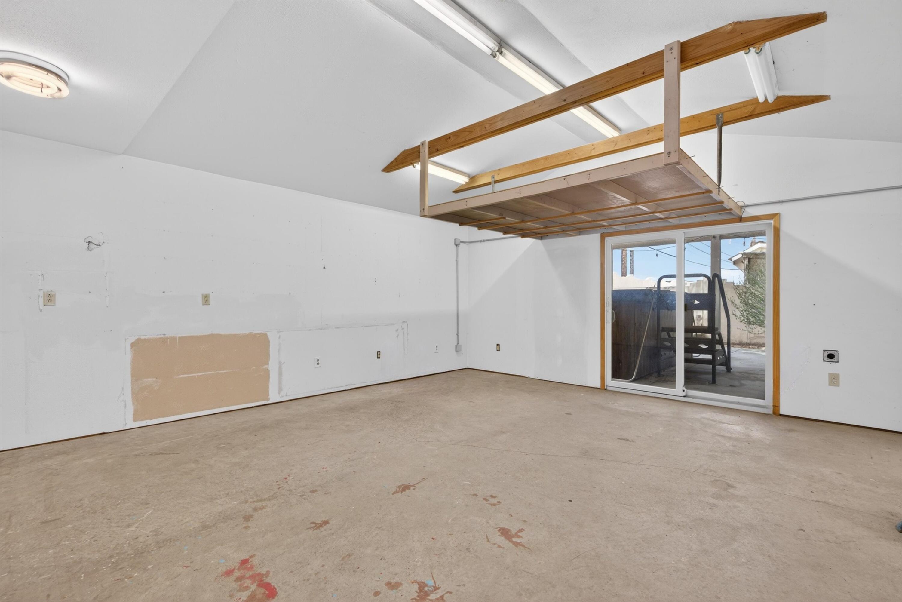 2105 Madeira Drive NE