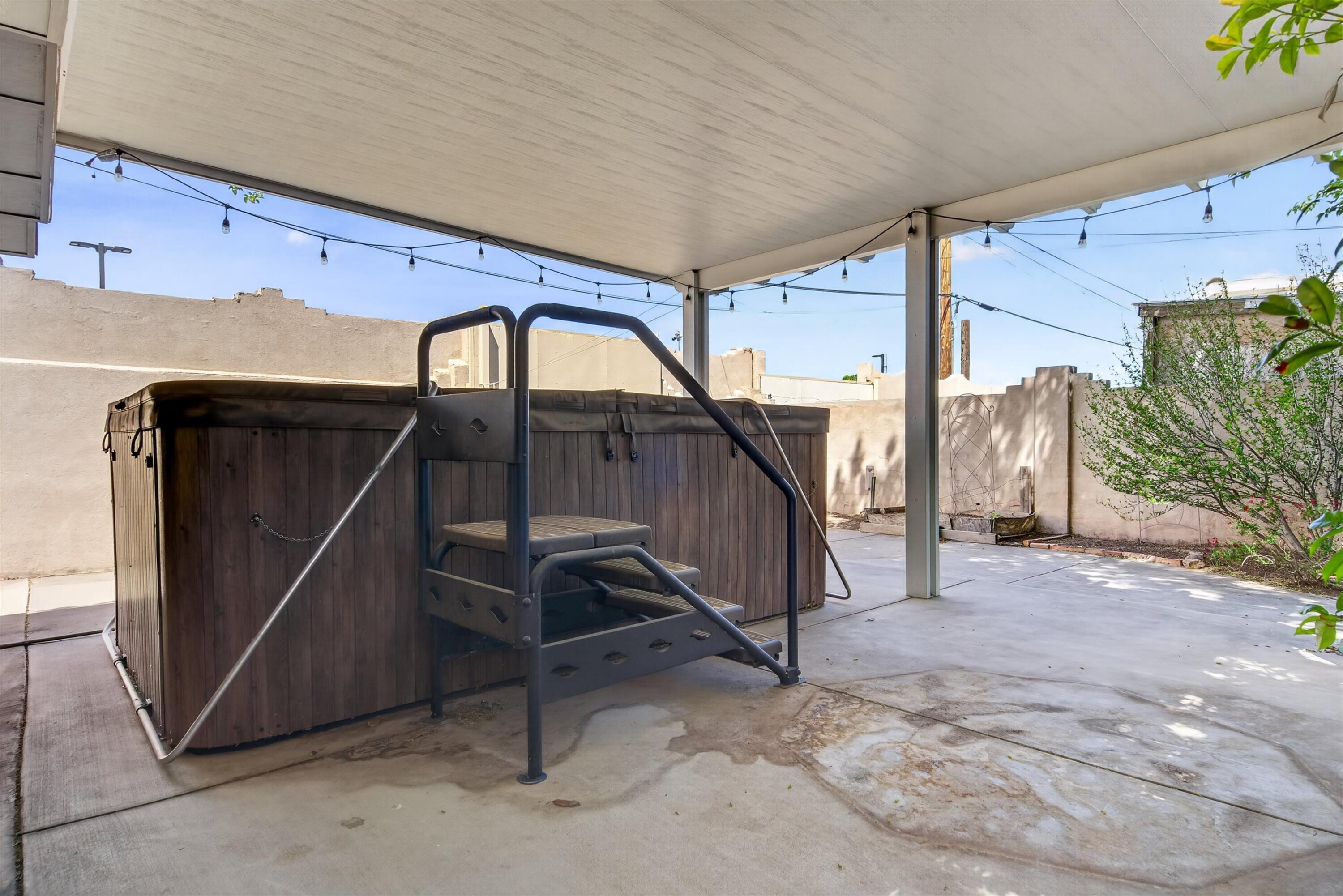 2105 Madeira Drive NE