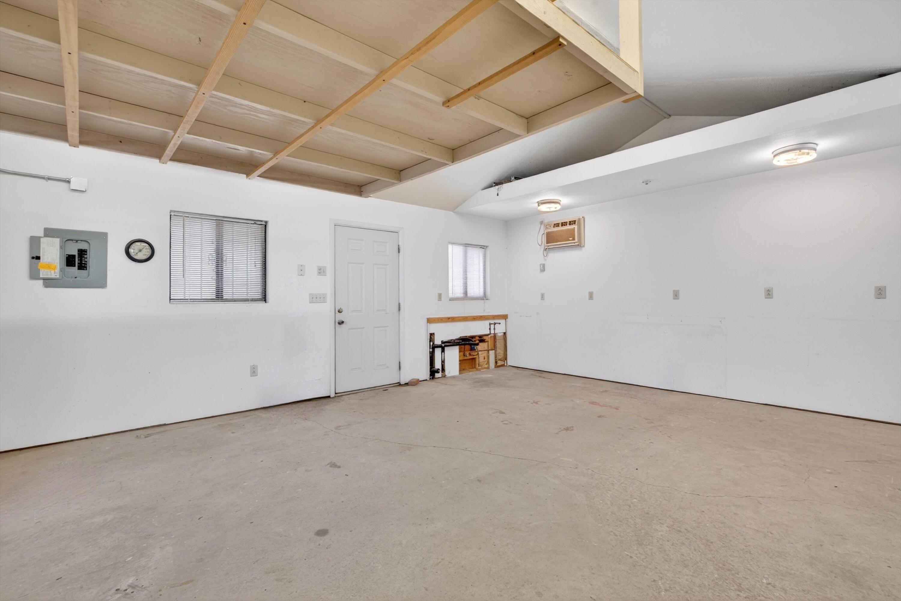 2105 Madeira Drive NE