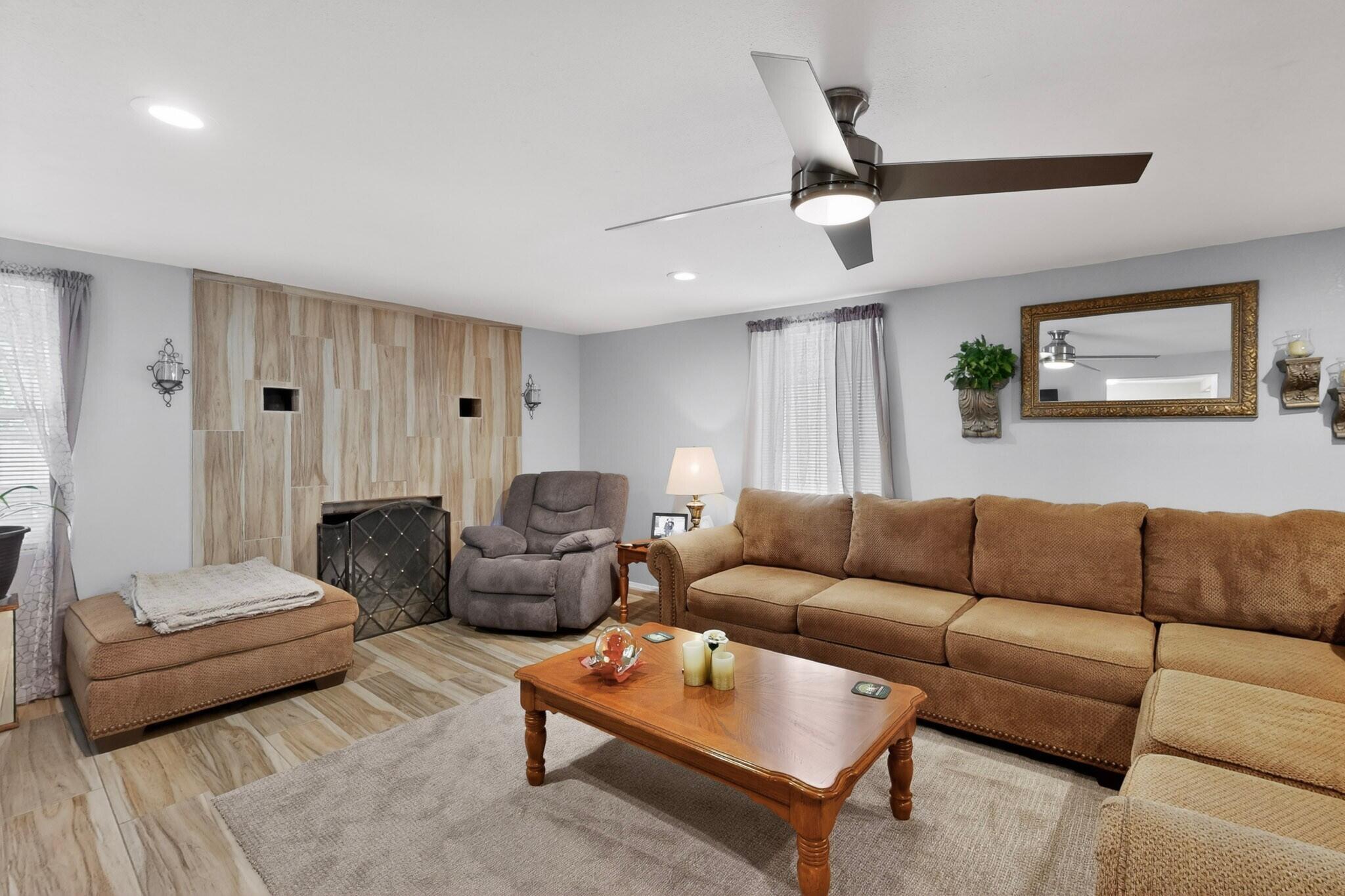 308 Dolores Drive NW