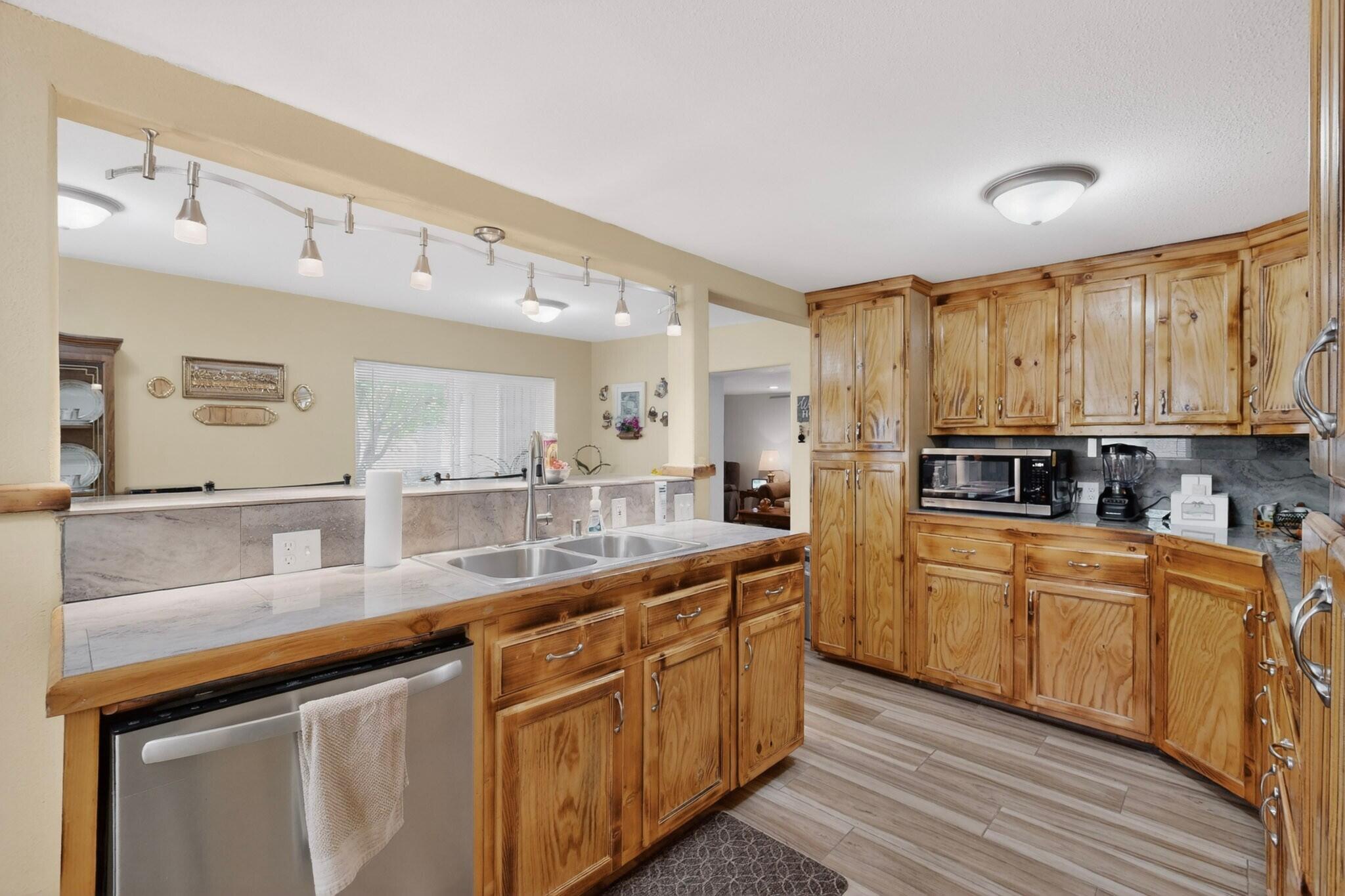 308 Dolores Drive NW