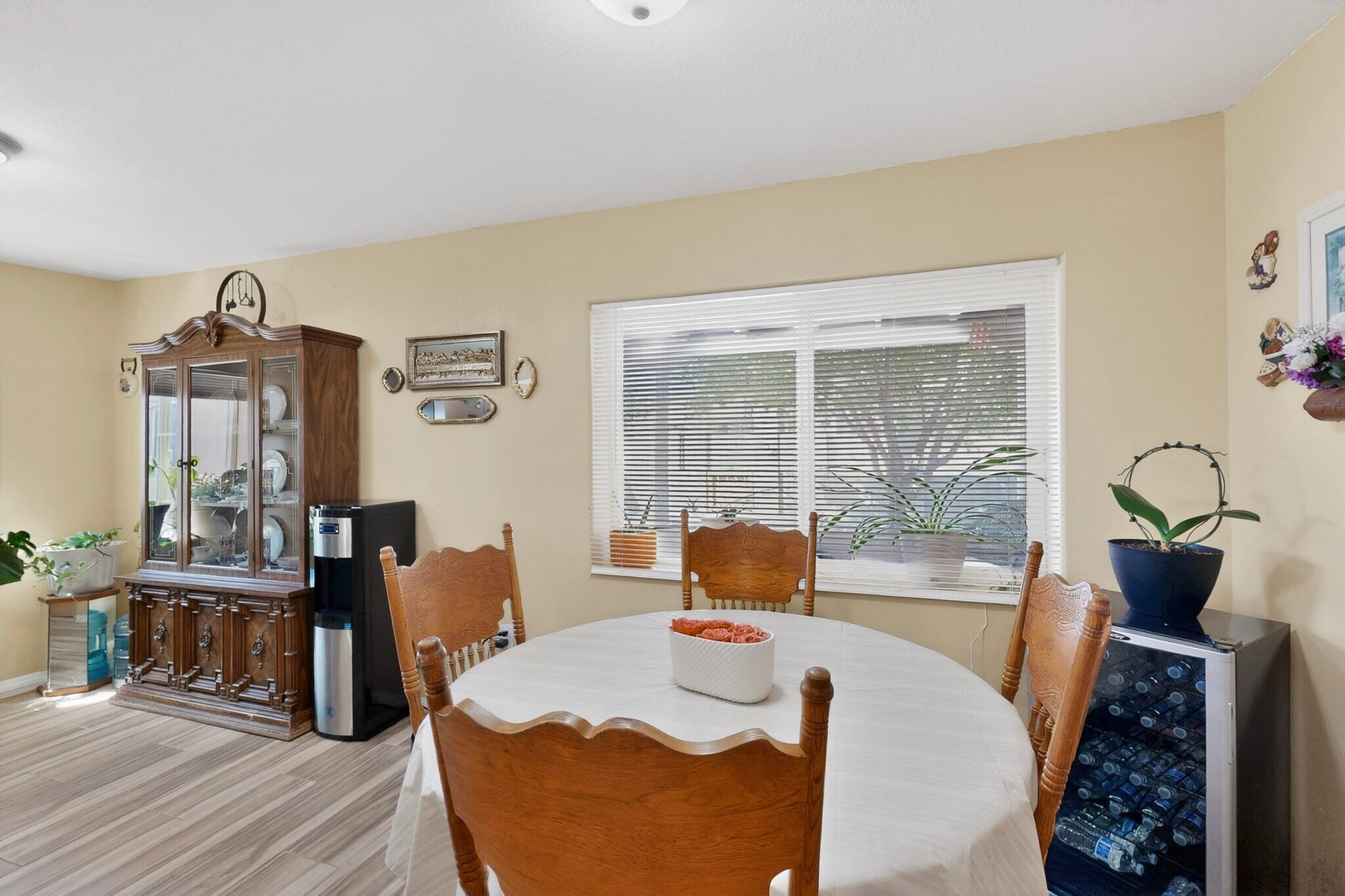 308 Dolores Drive NW