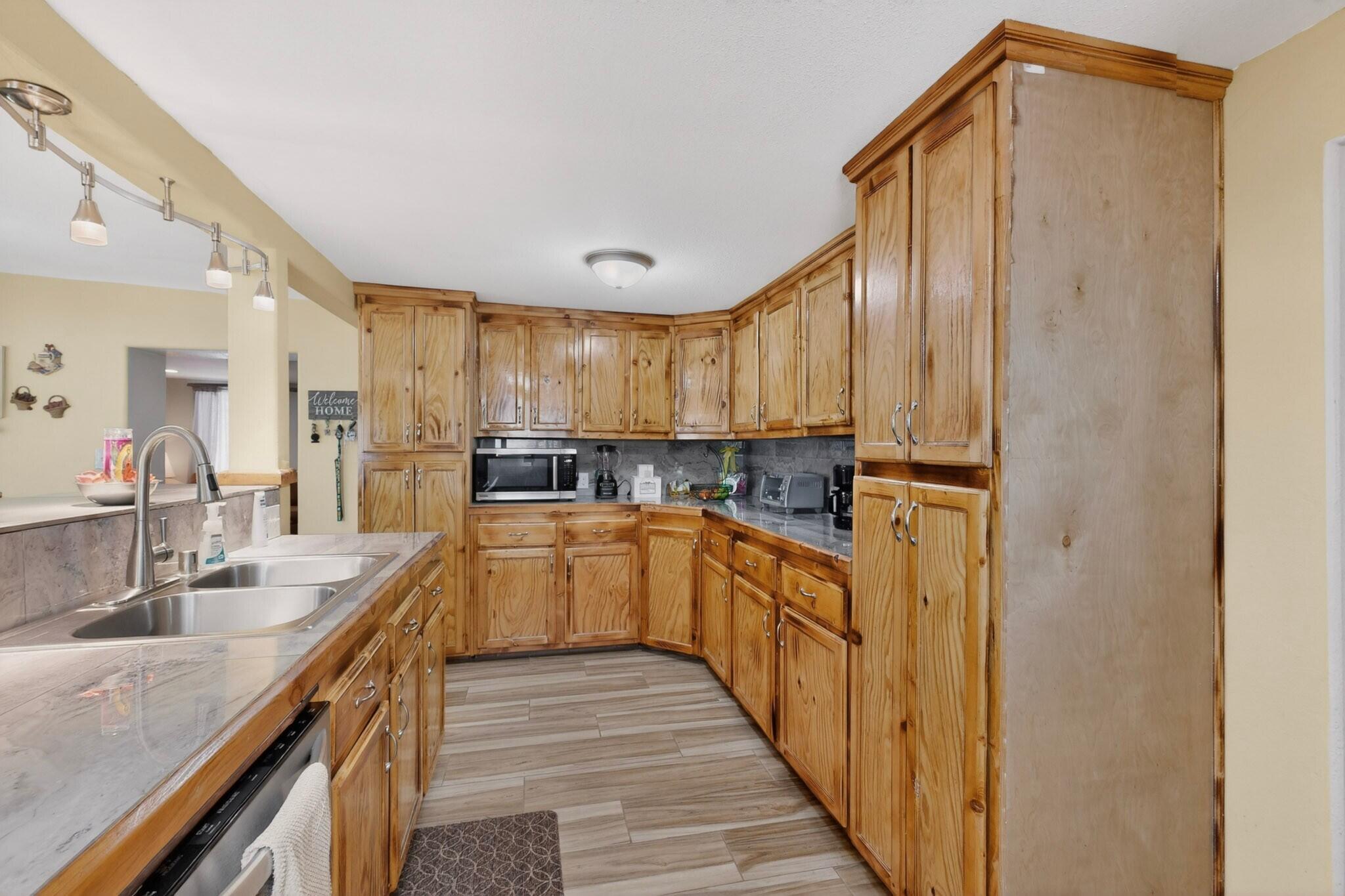 308 Dolores Drive NW