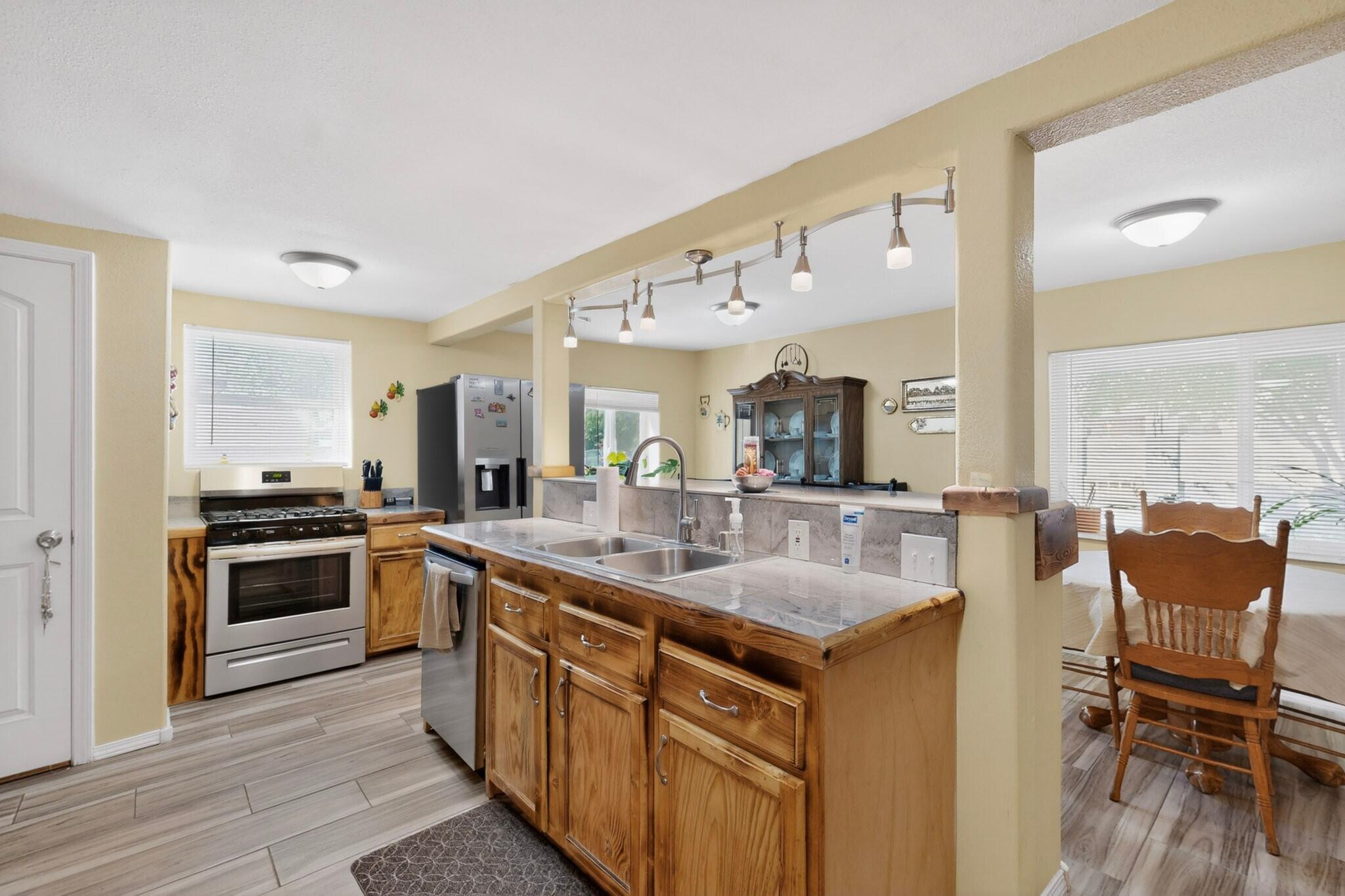 308 Dolores Drive NW