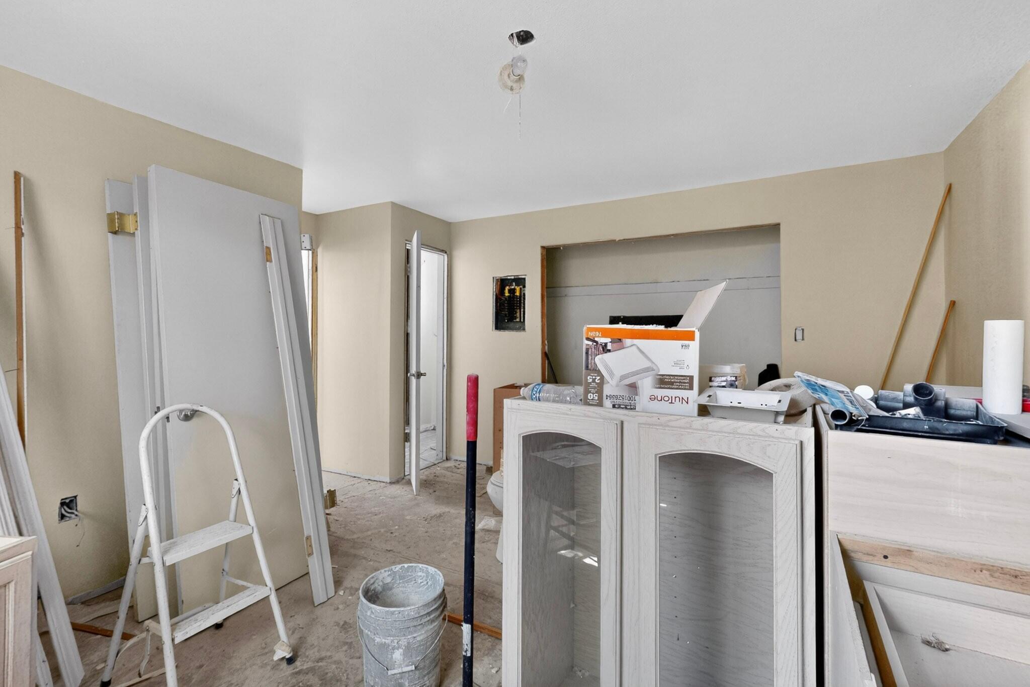 308 Dolores Drive NW