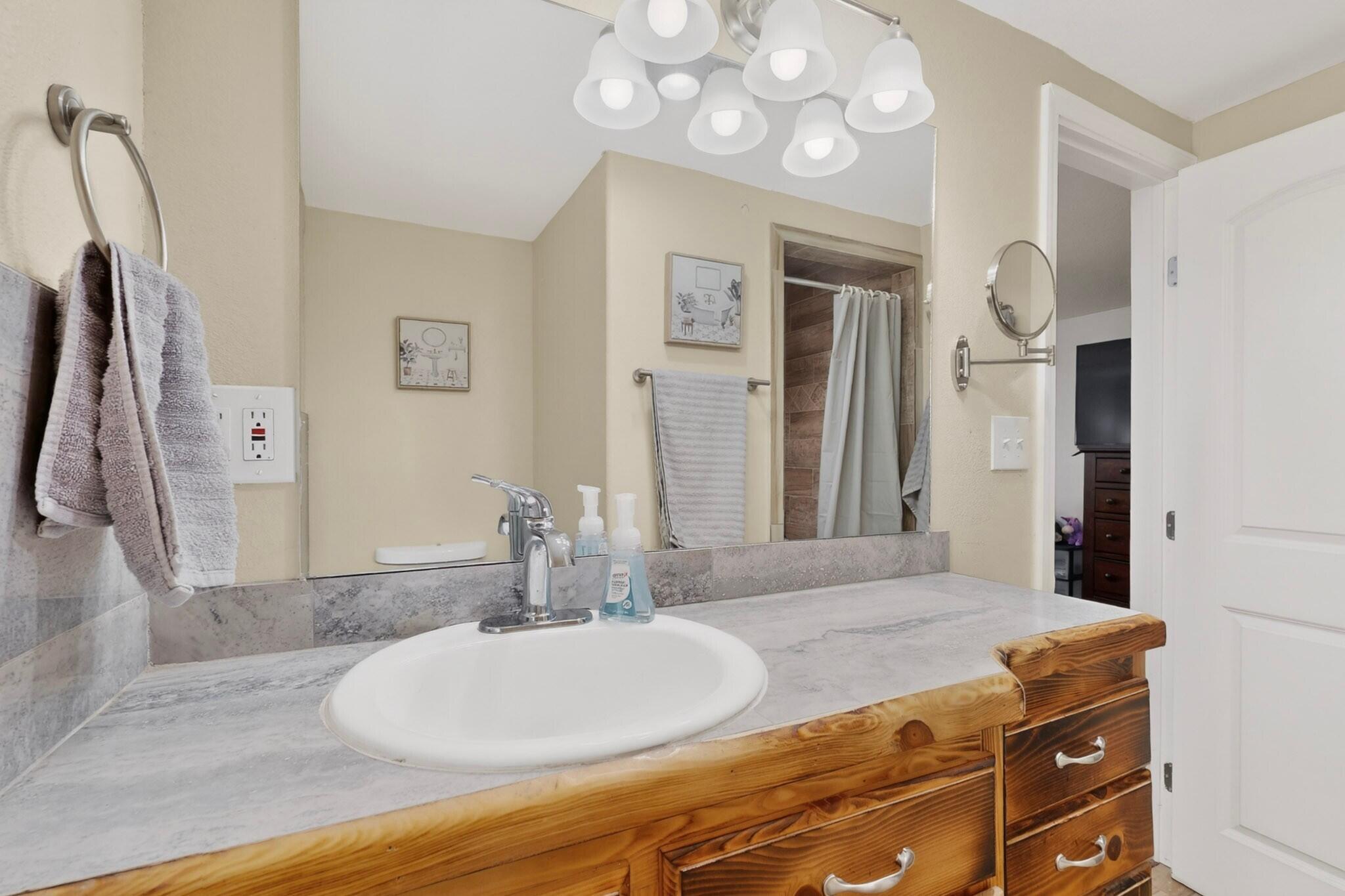 308 Dolores Drive NW