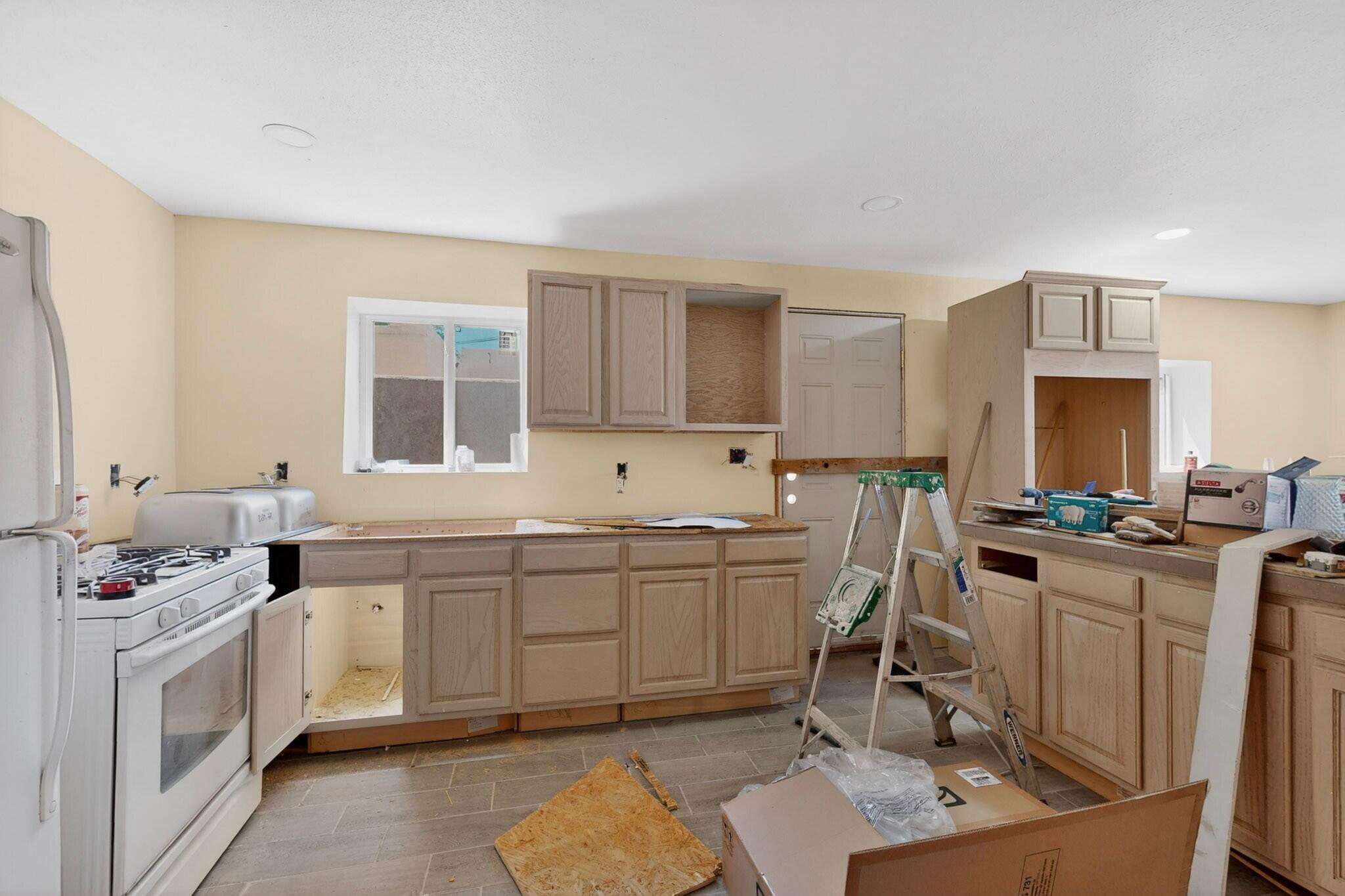 308 Dolores Drive NW