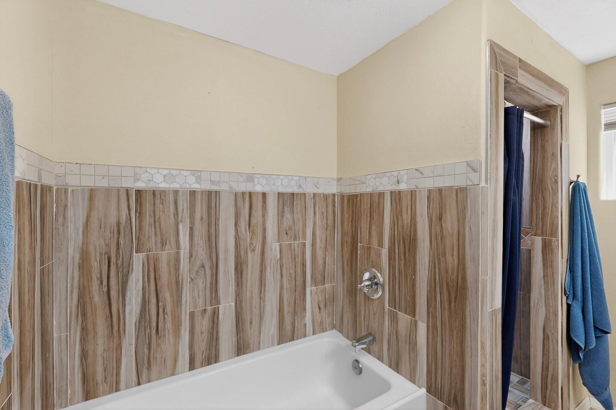 308 Dolores Drive NW