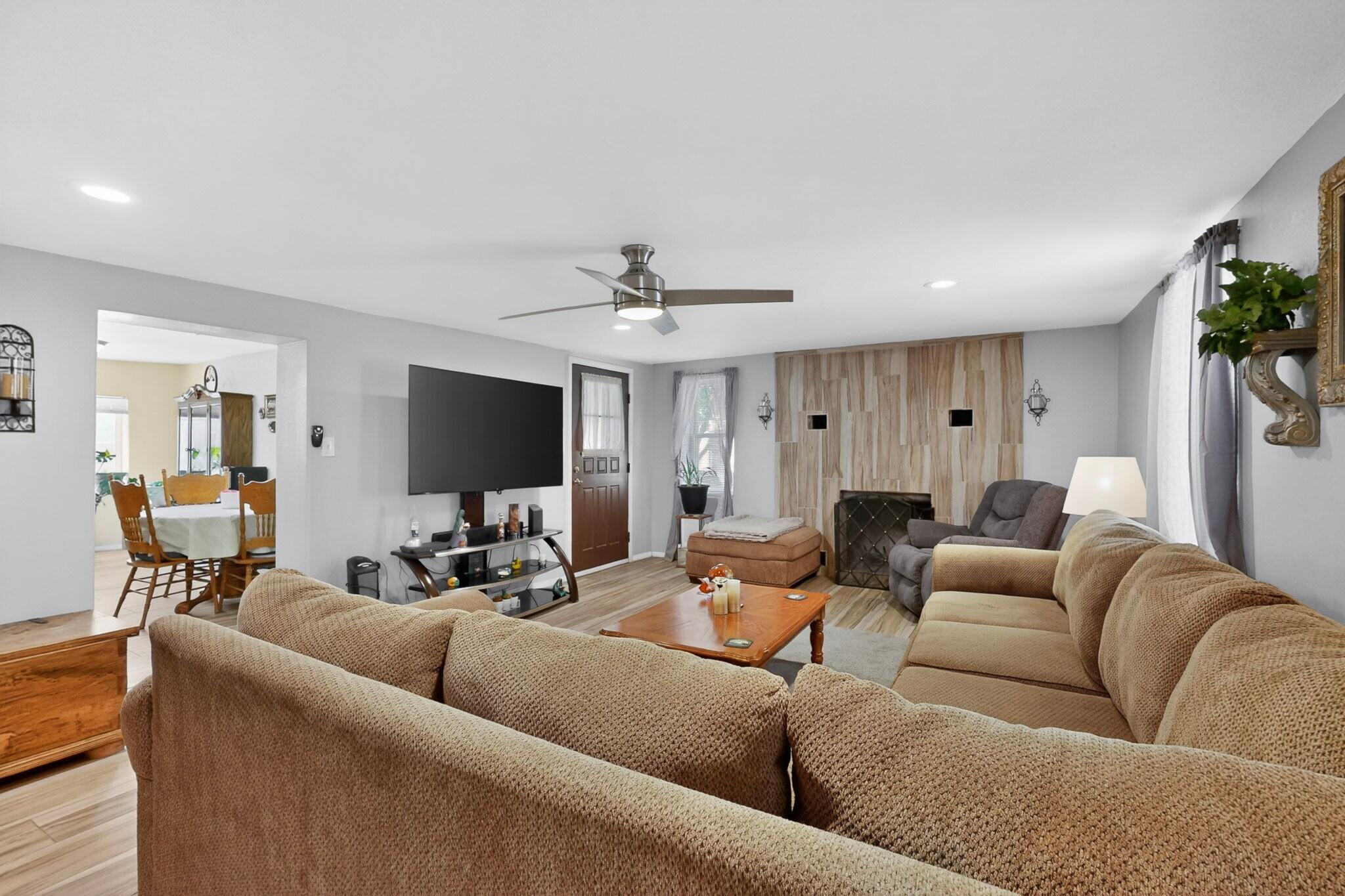 308 Dolores Drive NW