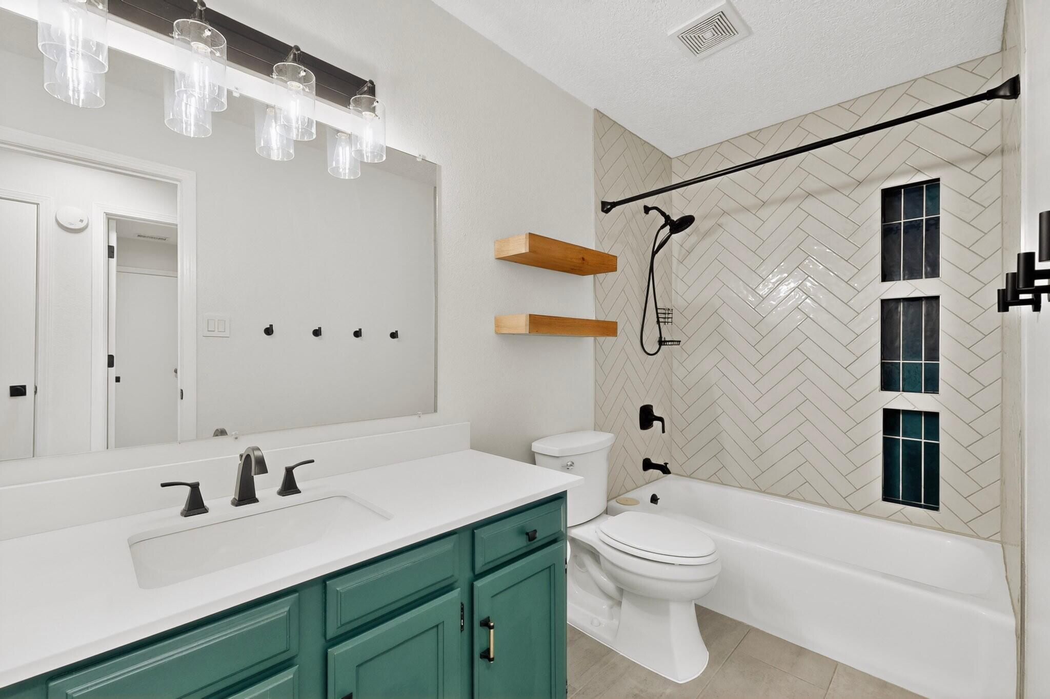 7013 Avenida La Costa NE