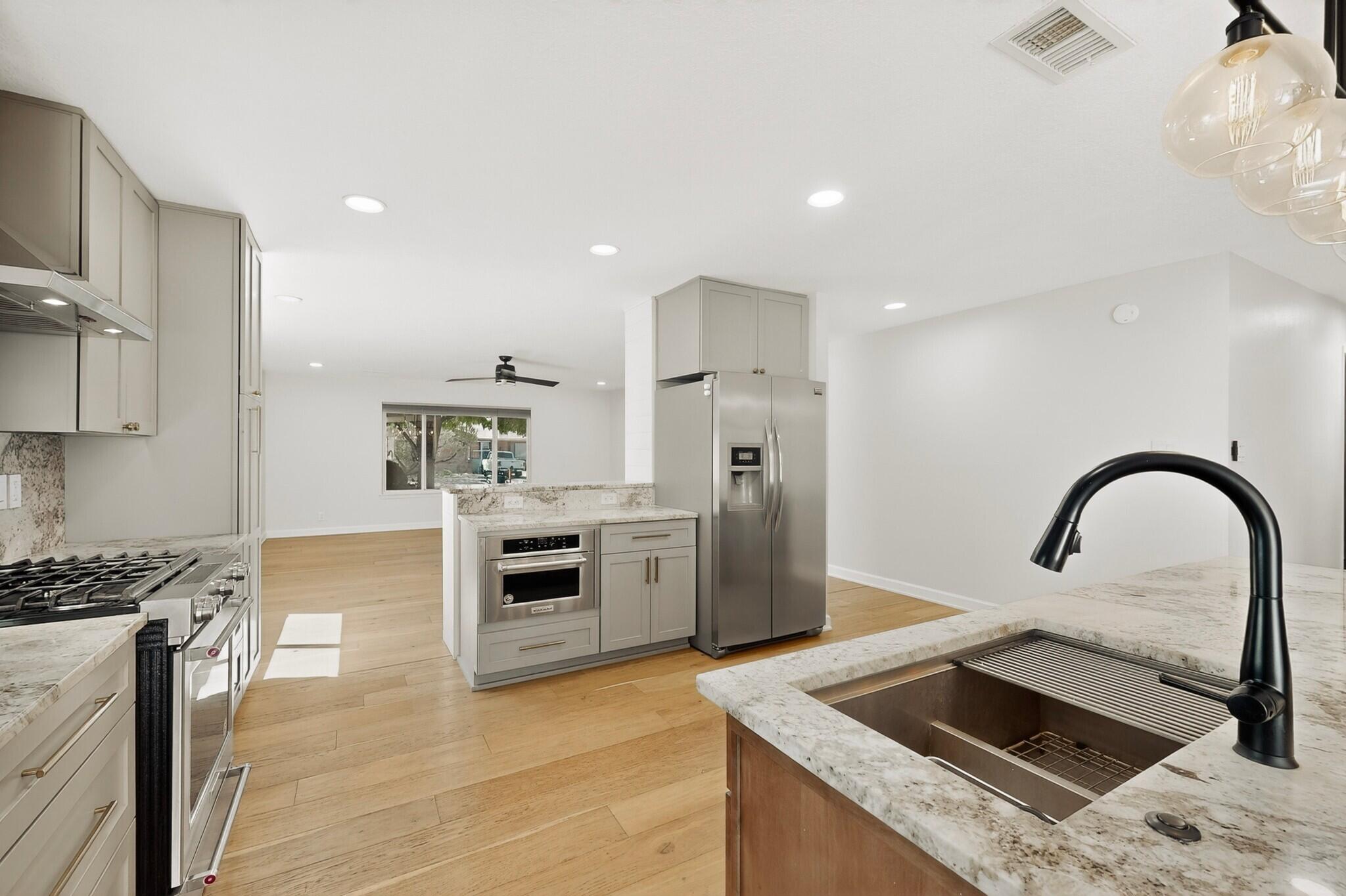 7013 Avenida La Costa NE