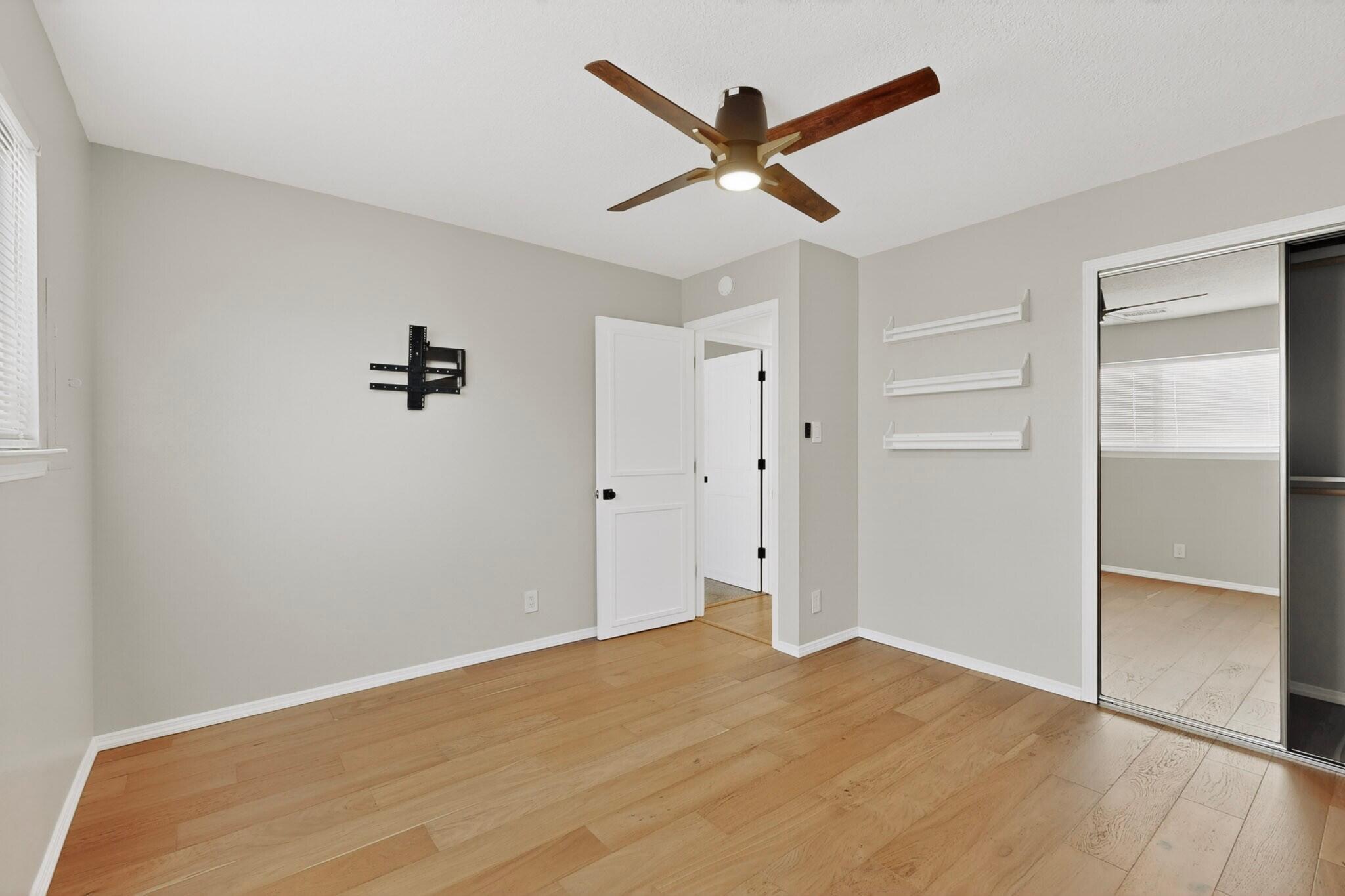 7013 Avenida La Costa NE