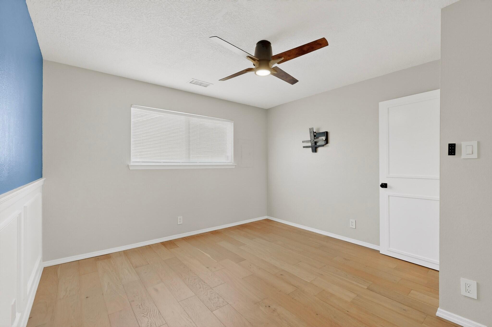 7013 Avenida La Costa NE