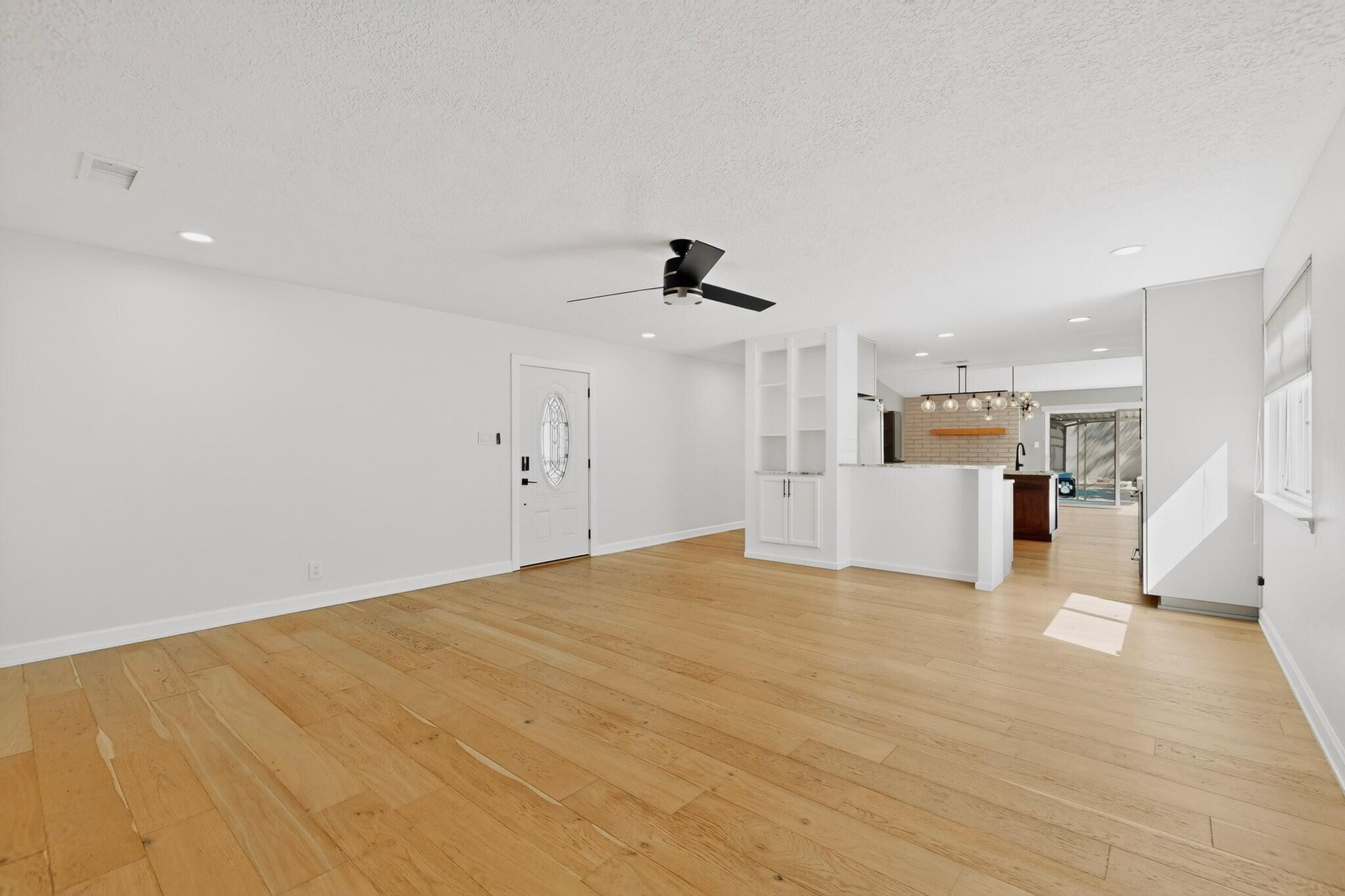 7013 Avenida La Costa NE