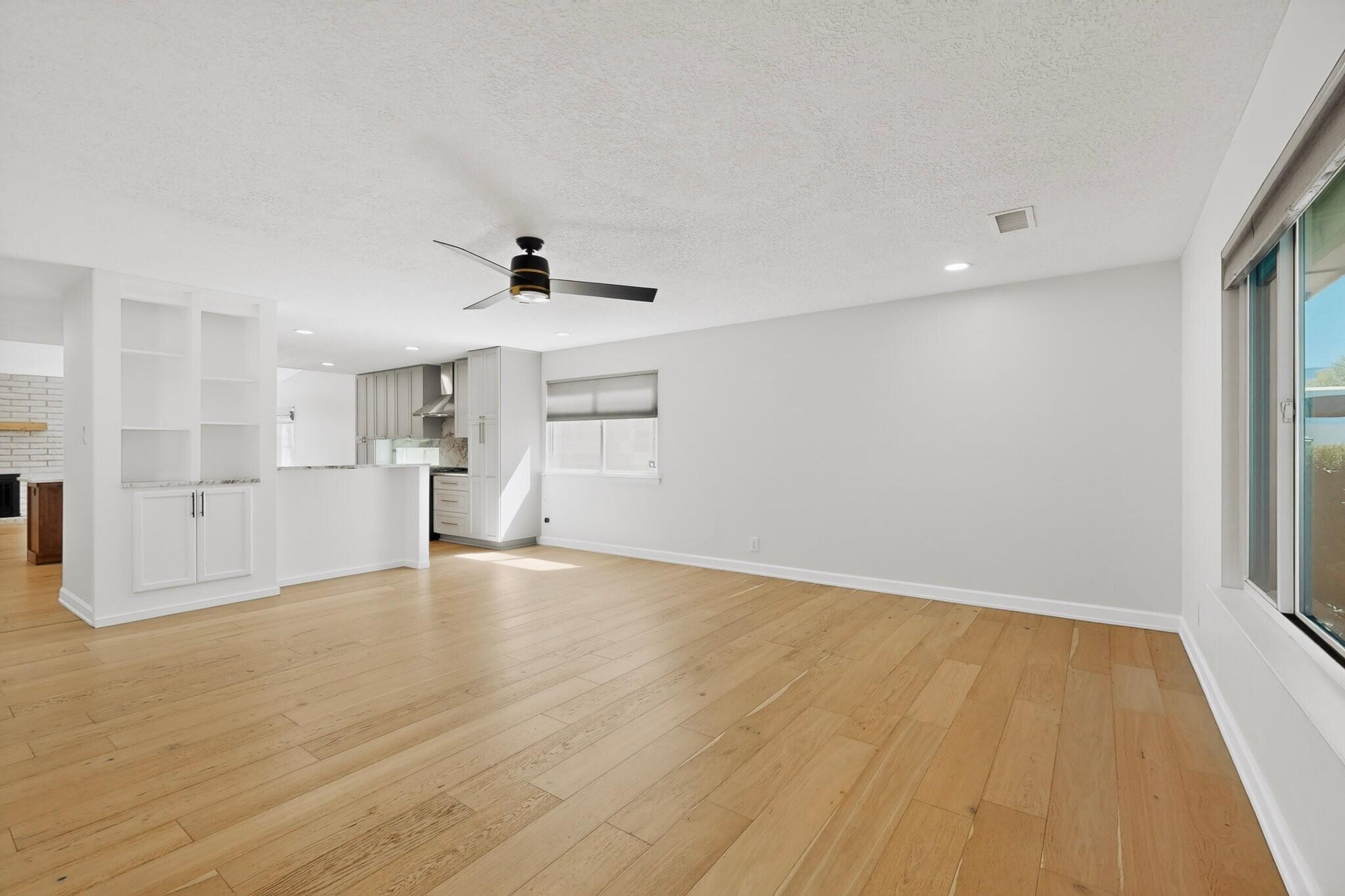 7013 Avenida La Costa NE