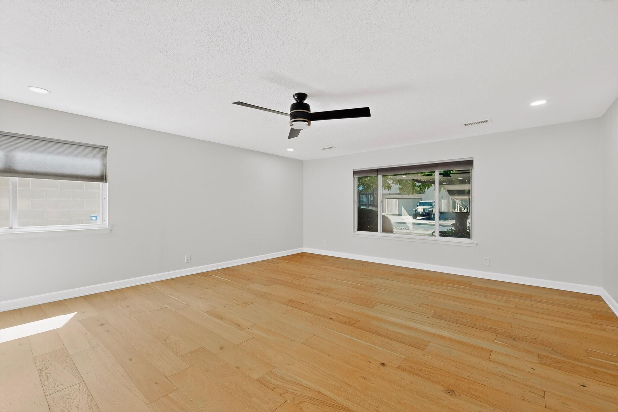 7013 Avenida La Costa NE