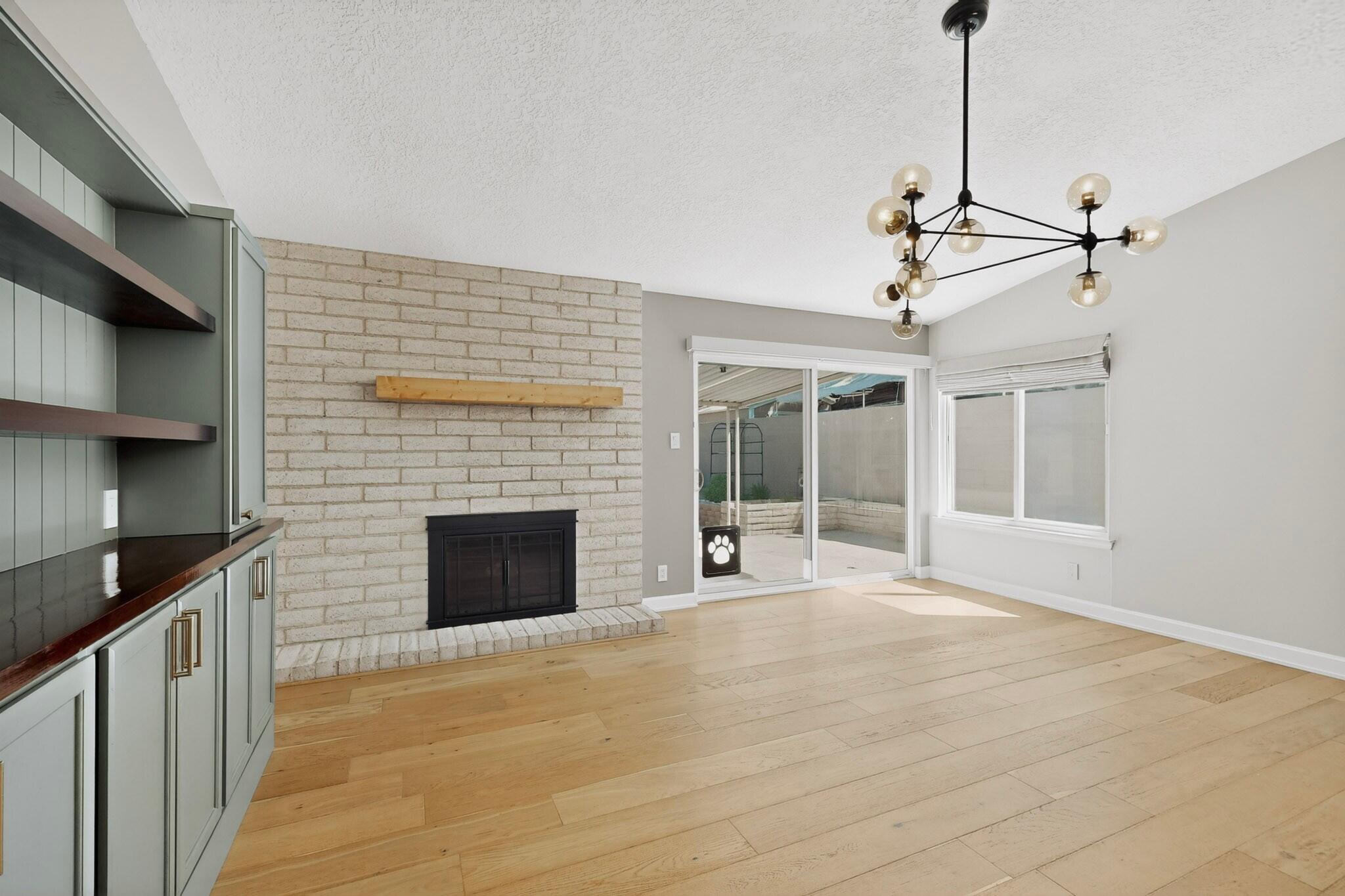 7013 Avenida La Costa NE