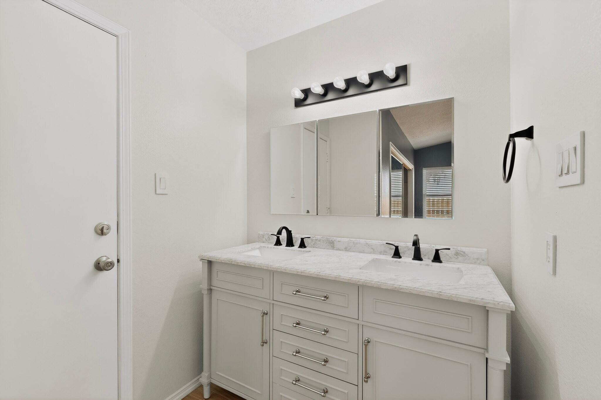 7013 Avenida La Costa NE