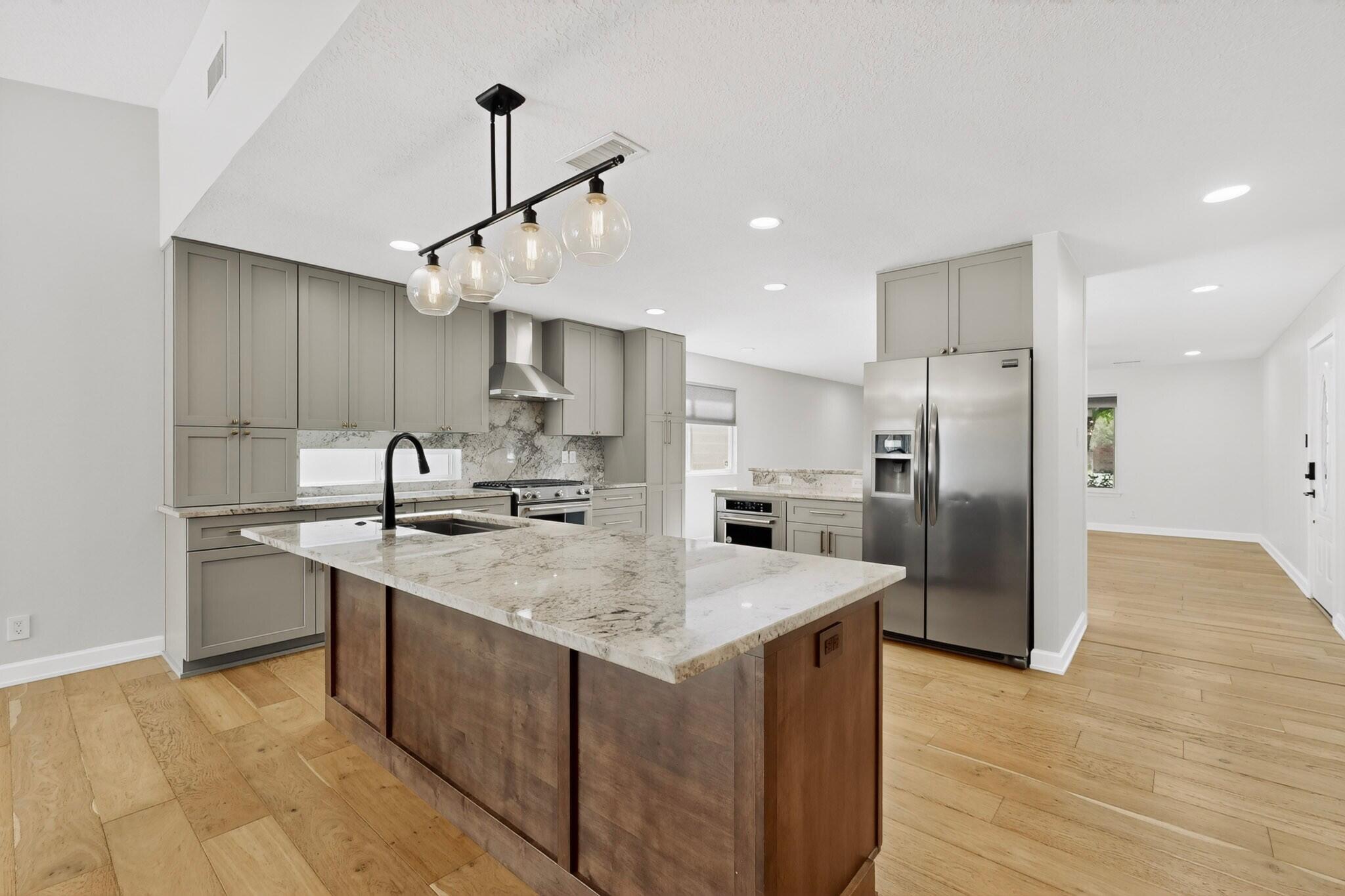 7013 Avenida La Costa NE