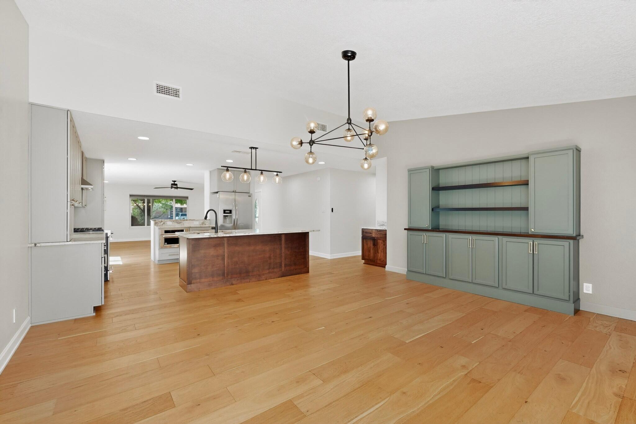 7013 Avenida La Costa NE