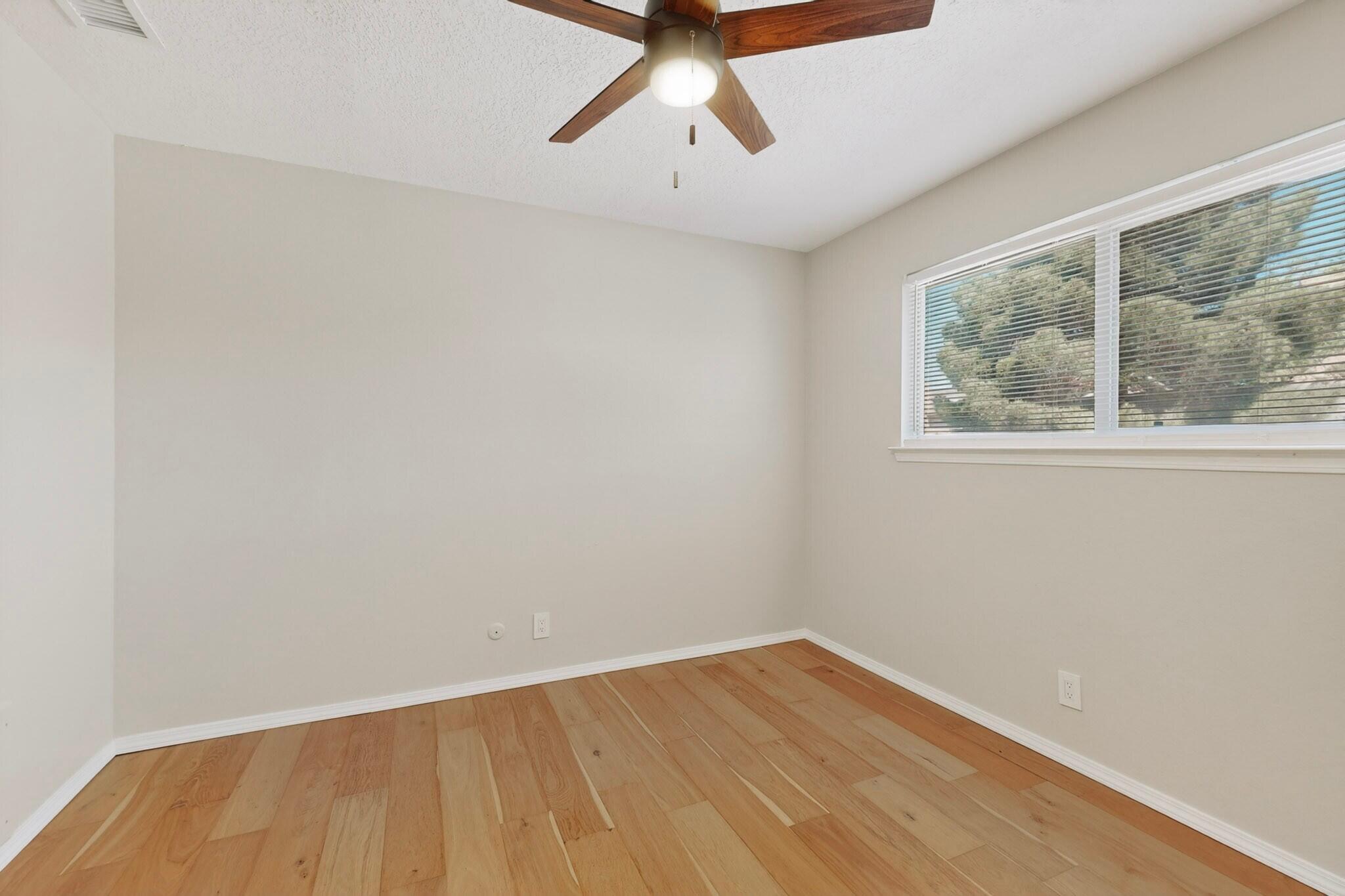 7013 Avenida La Costa NE
